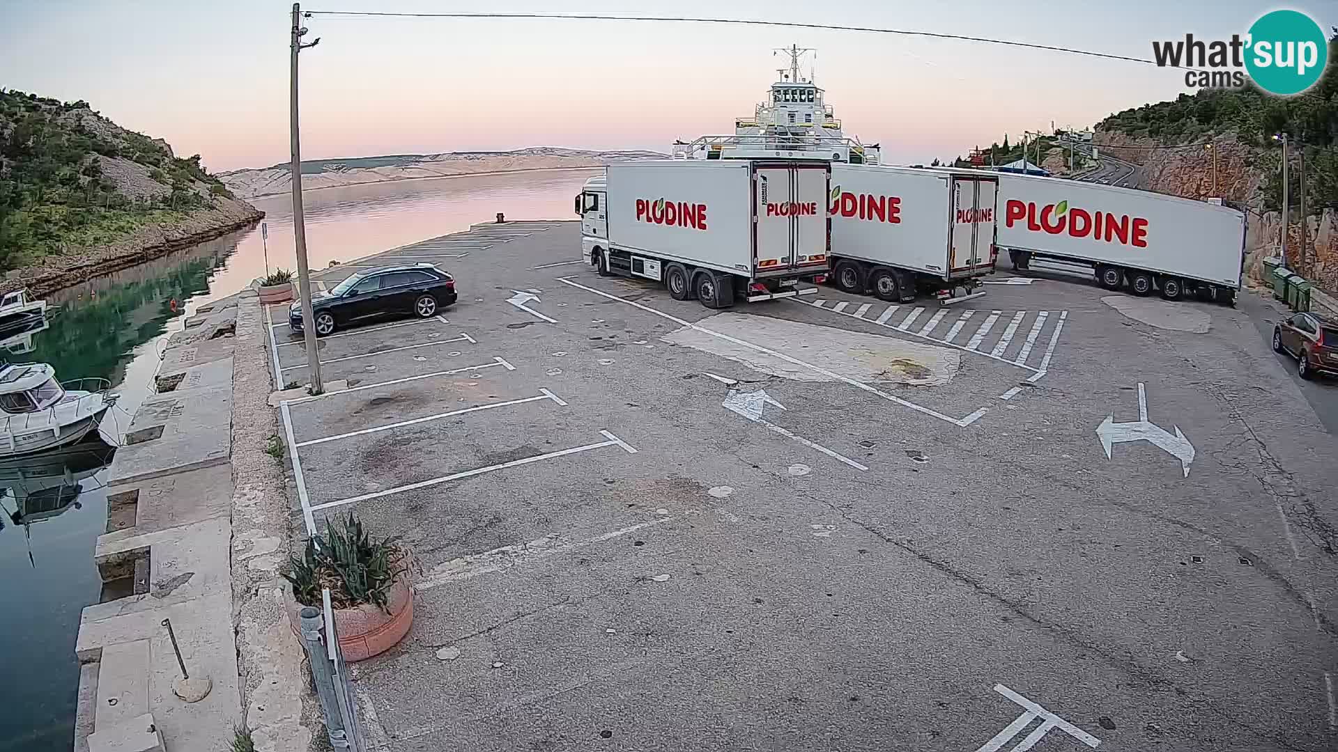 Webcam del puerto de ferris de Prizna – hacia la isla de Pag