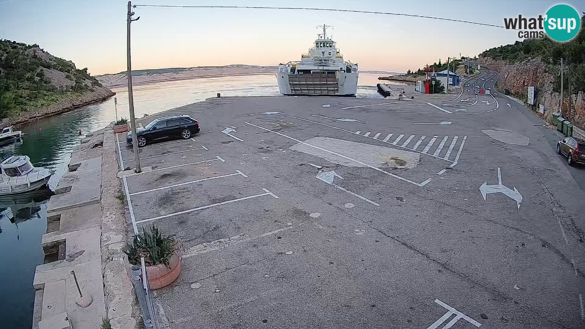 Webcam del puerto de ferris de Prizna – hacia la isla de Pag
