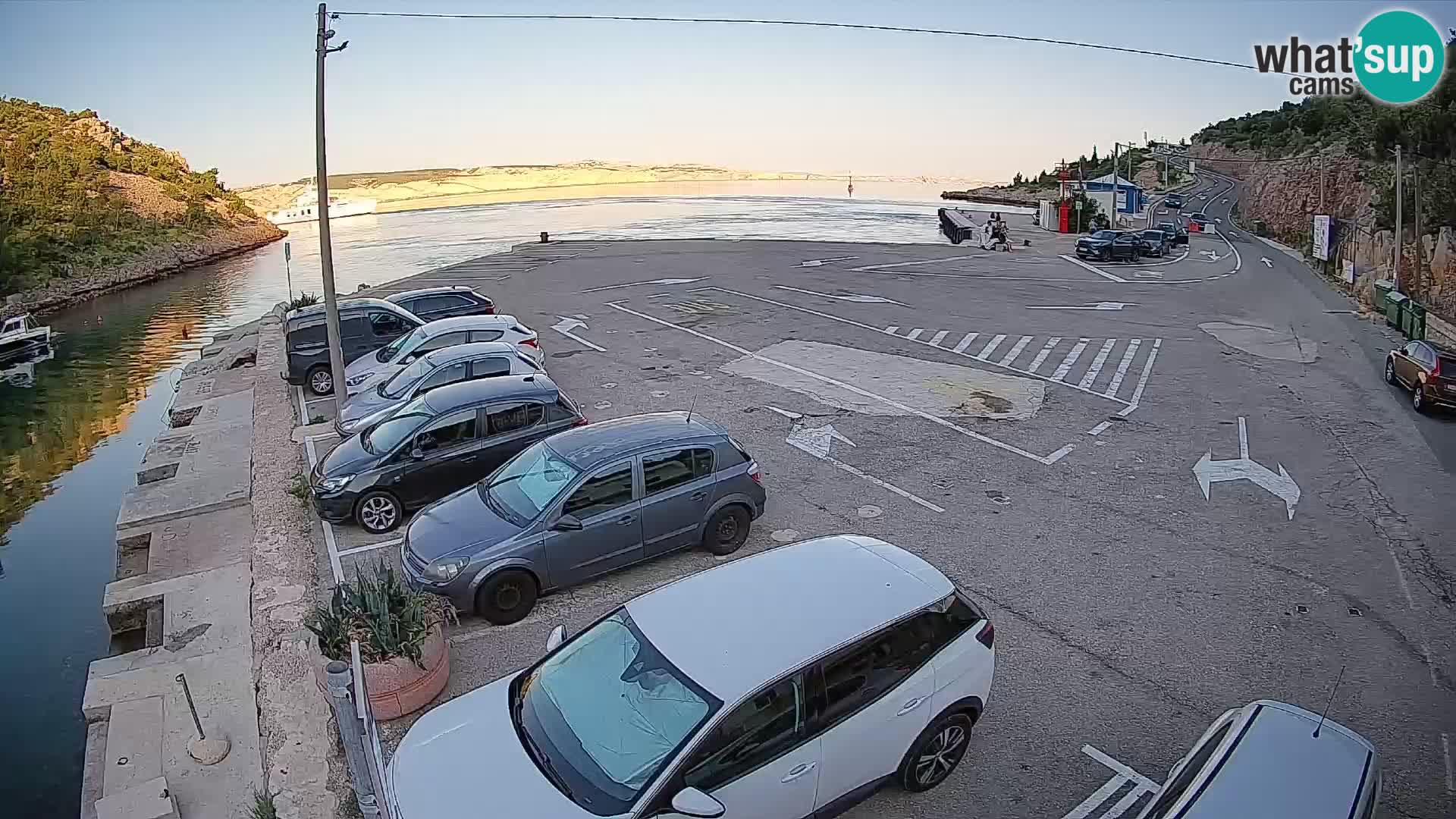 Webcam del puerto de ferris de Prizna – hacia la isla de Pag