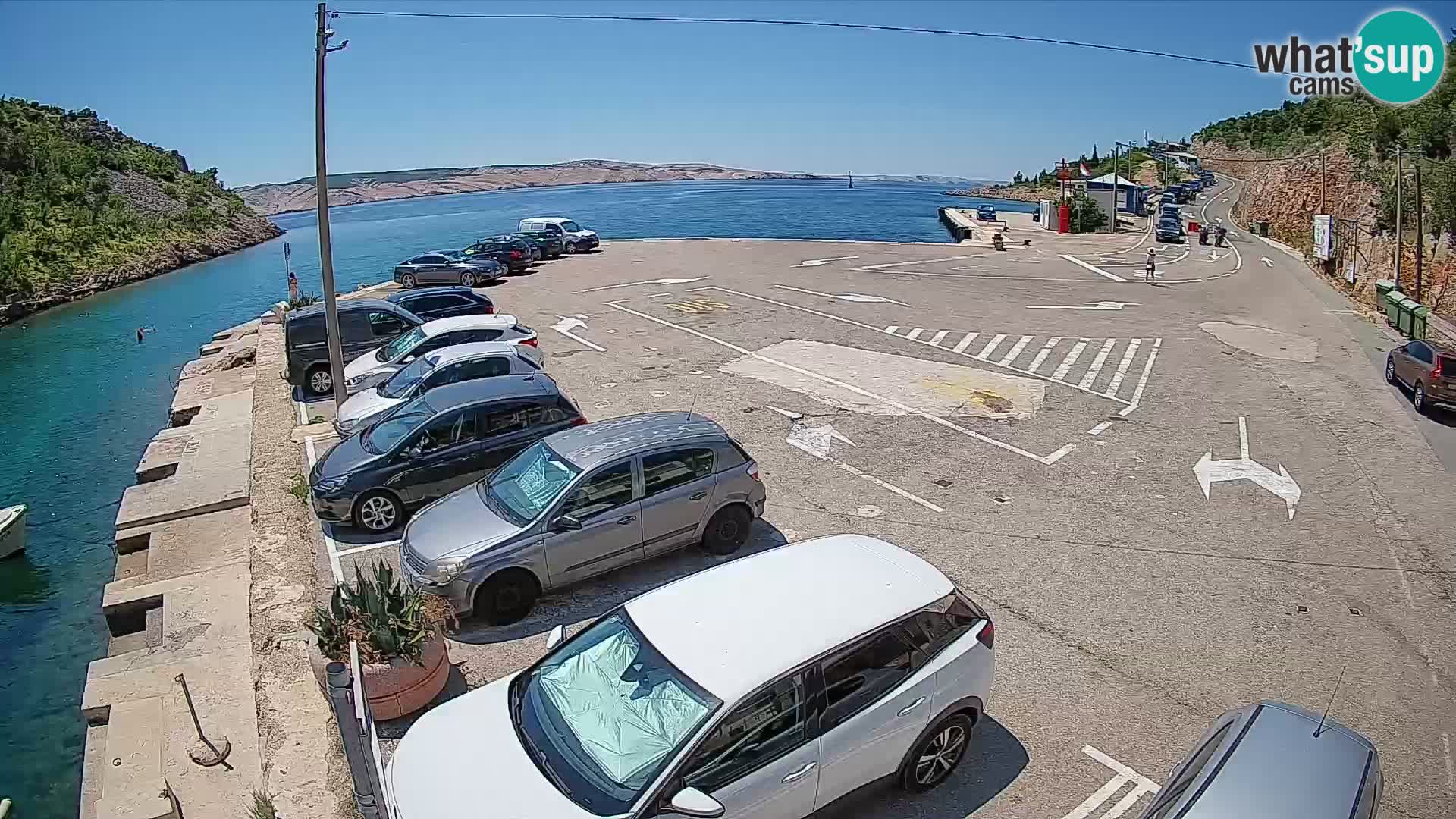 Spletna kamera trajektno pristanišče Prizna – proti otoku Pag