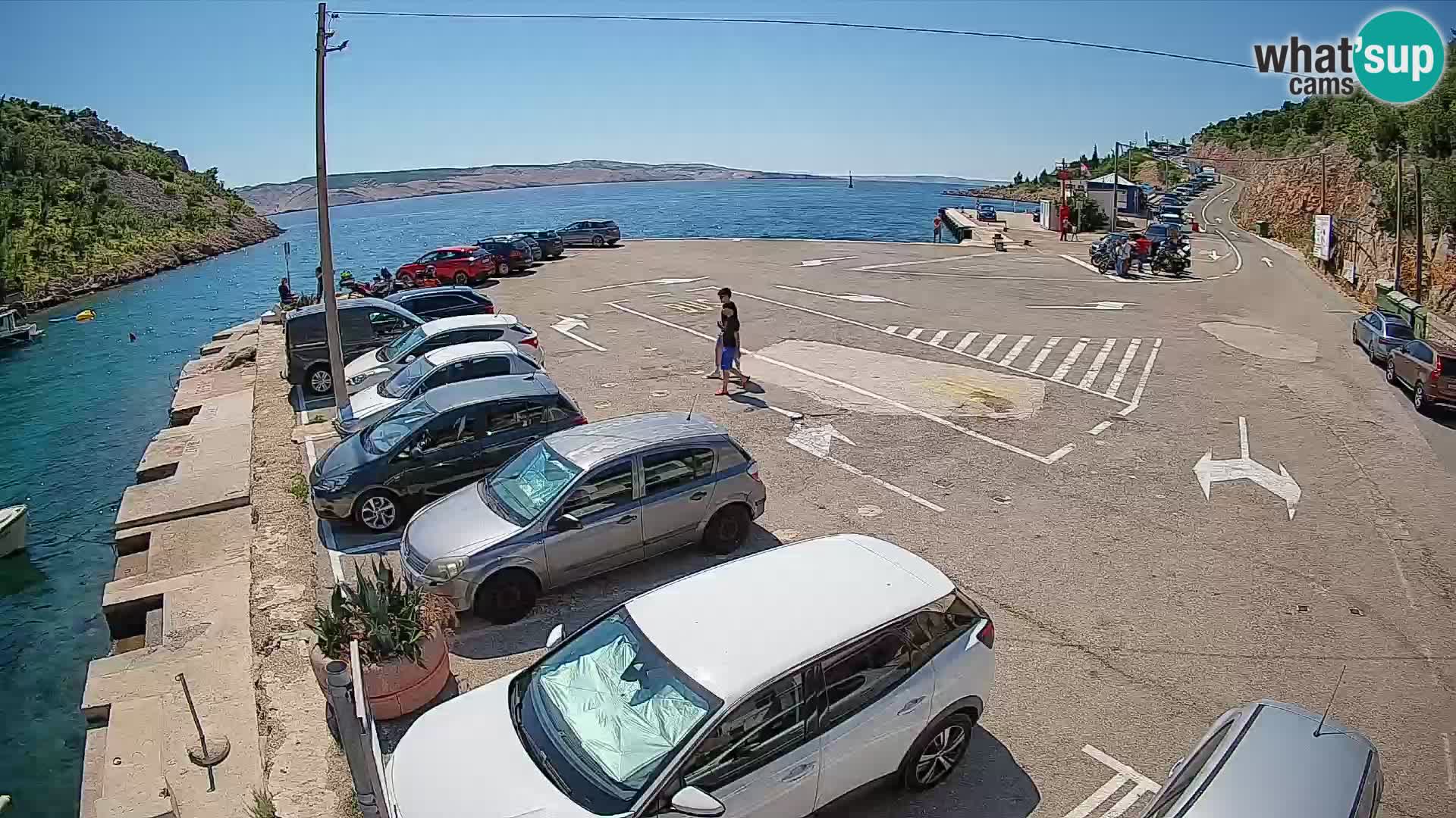 Spletna kamera trajektno pristanišče Prizna – proti otoku Pag