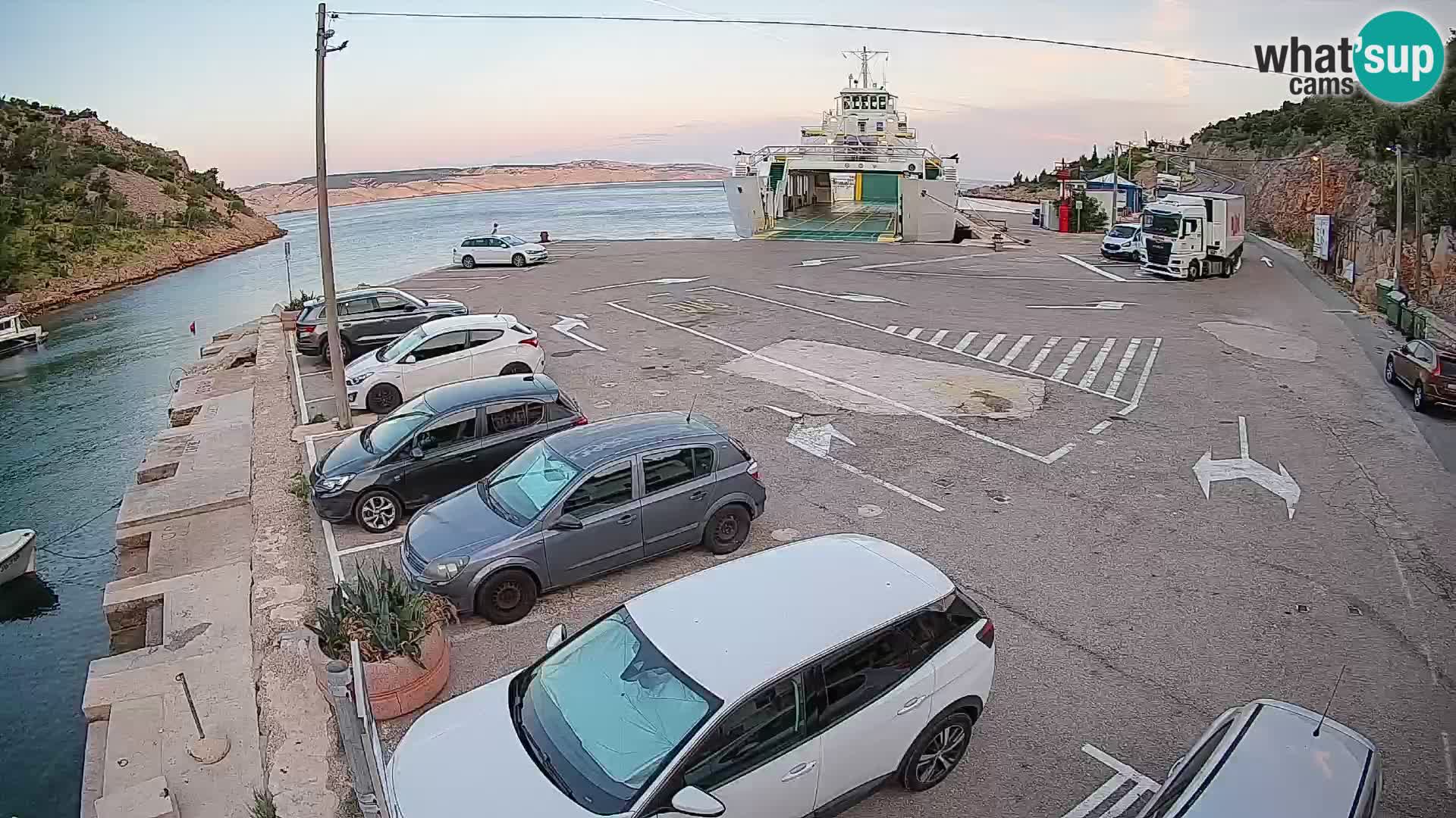 Webcam del puerto de ferris de Prizna – hacia la isla de Pag