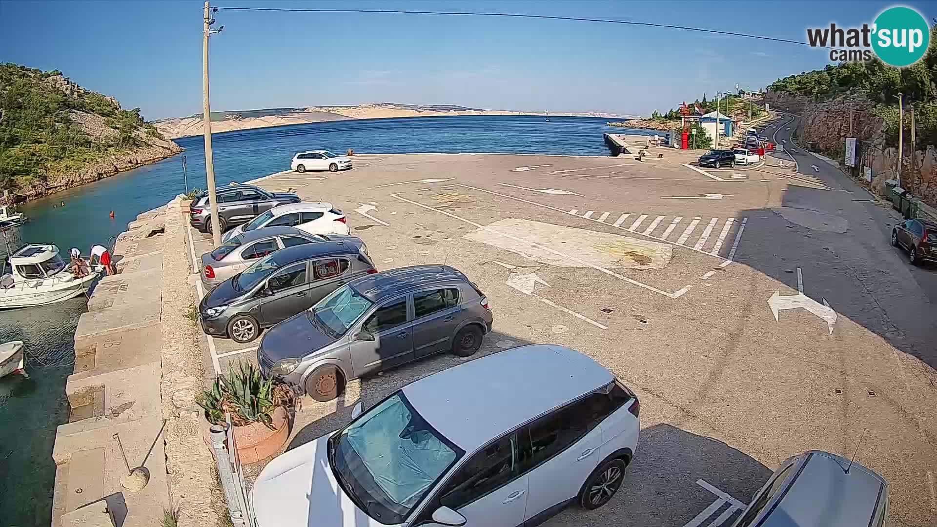 Spletna kamera trajektno pristanišče Prizna – proti otoku Pag
