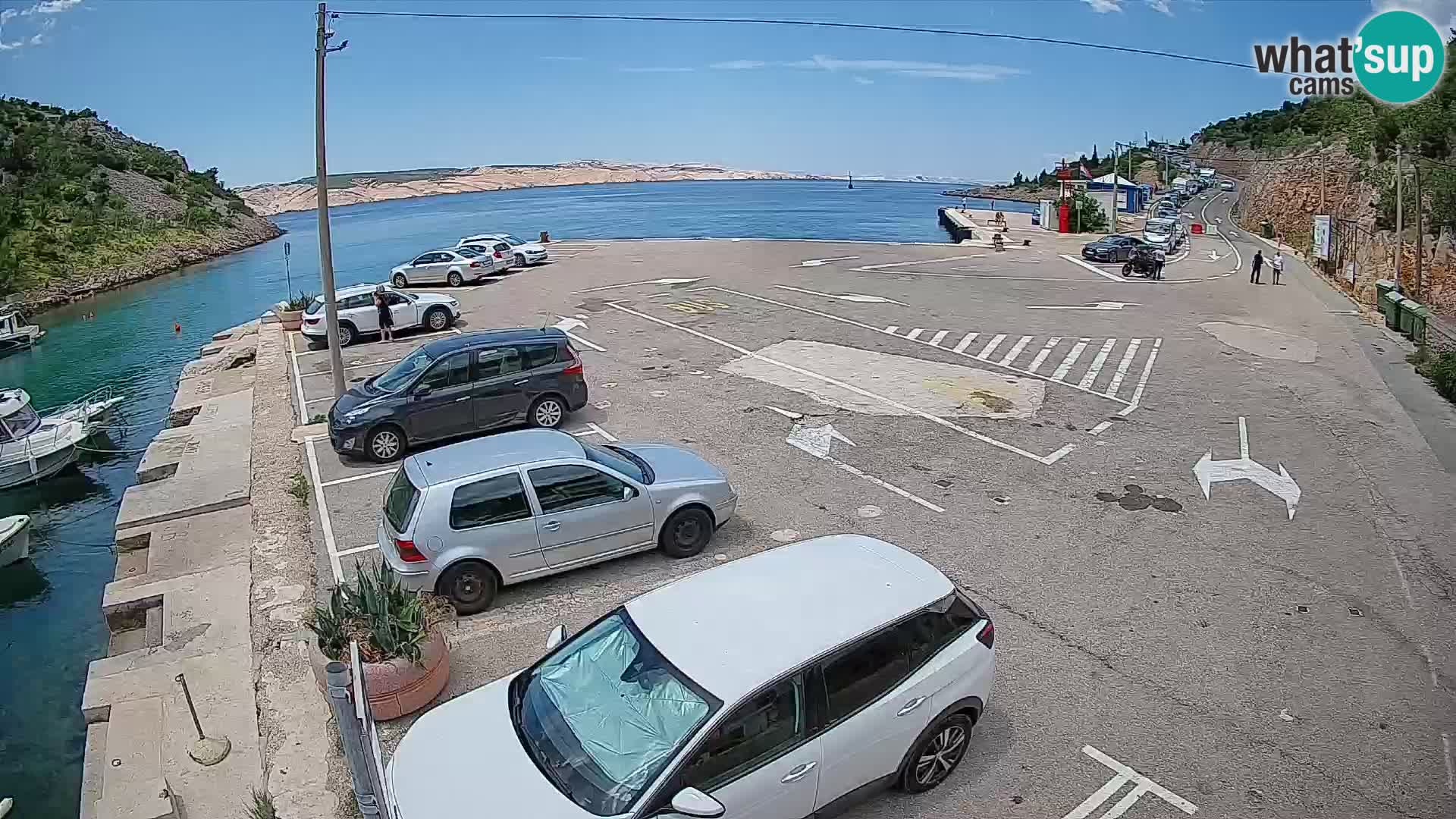 Spletna kamera trajektno pristanišče Prizna – proti otoku Pag