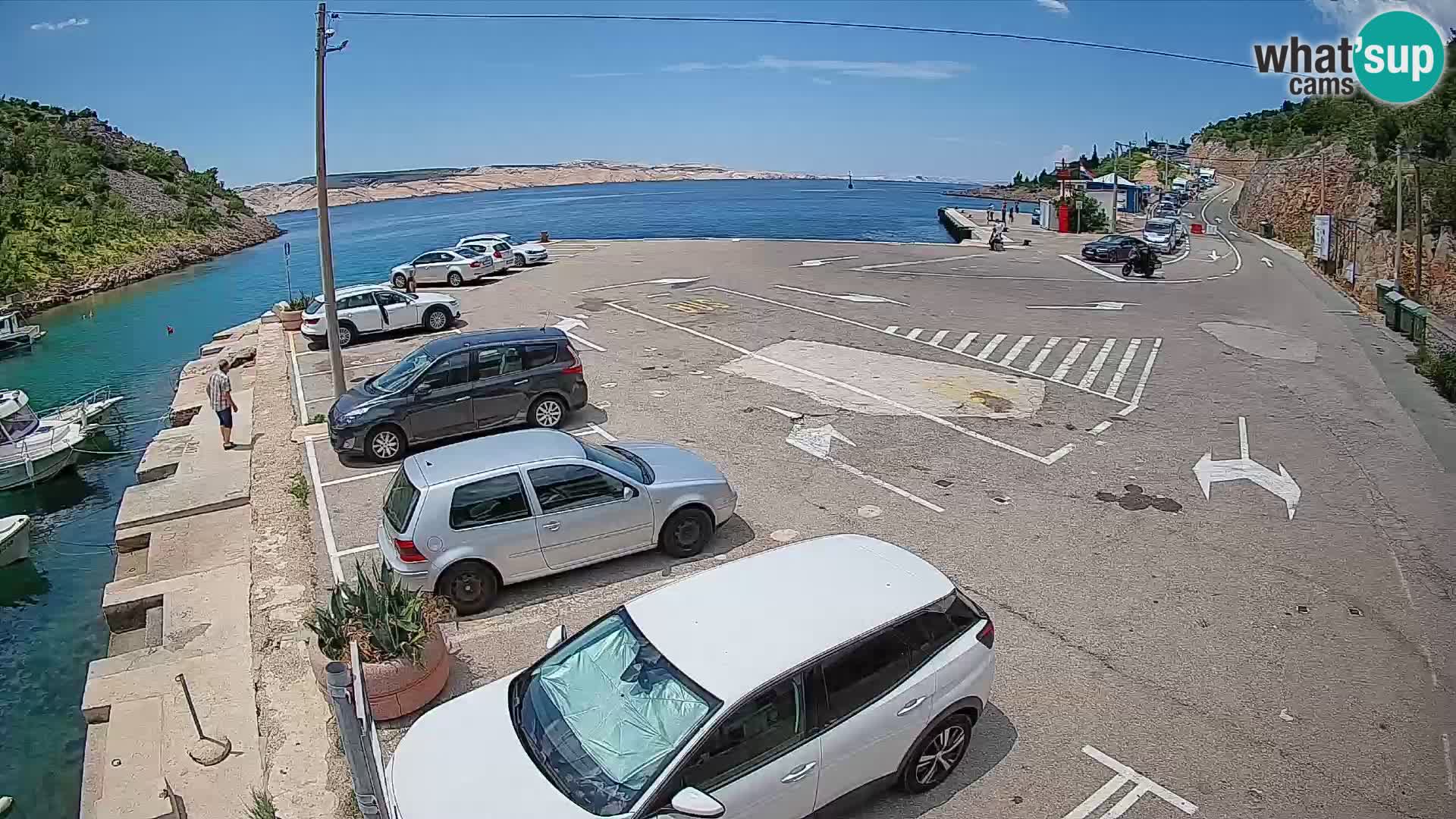Spletna kamera trajektno pristanišče Prizna – proti otoku Pag