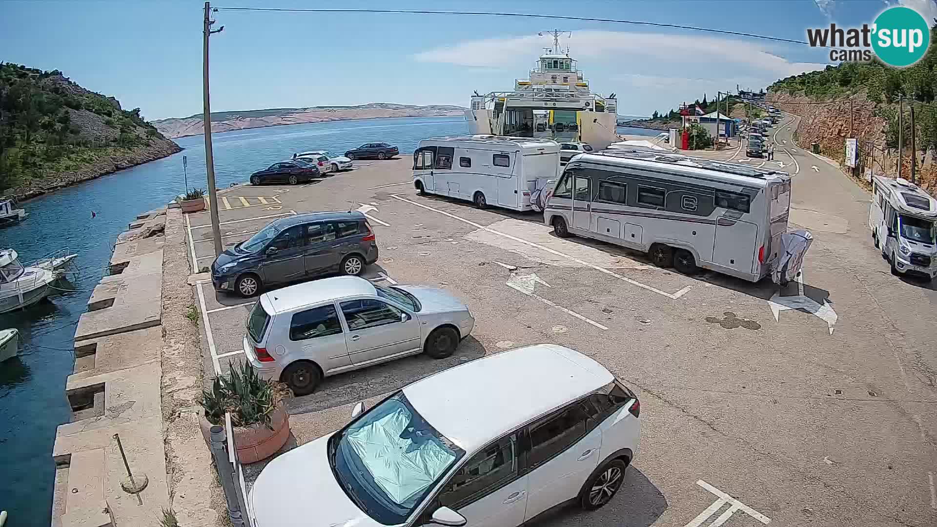 Webcam del puerto de ferris de Prizna – hacia la isla de Pag