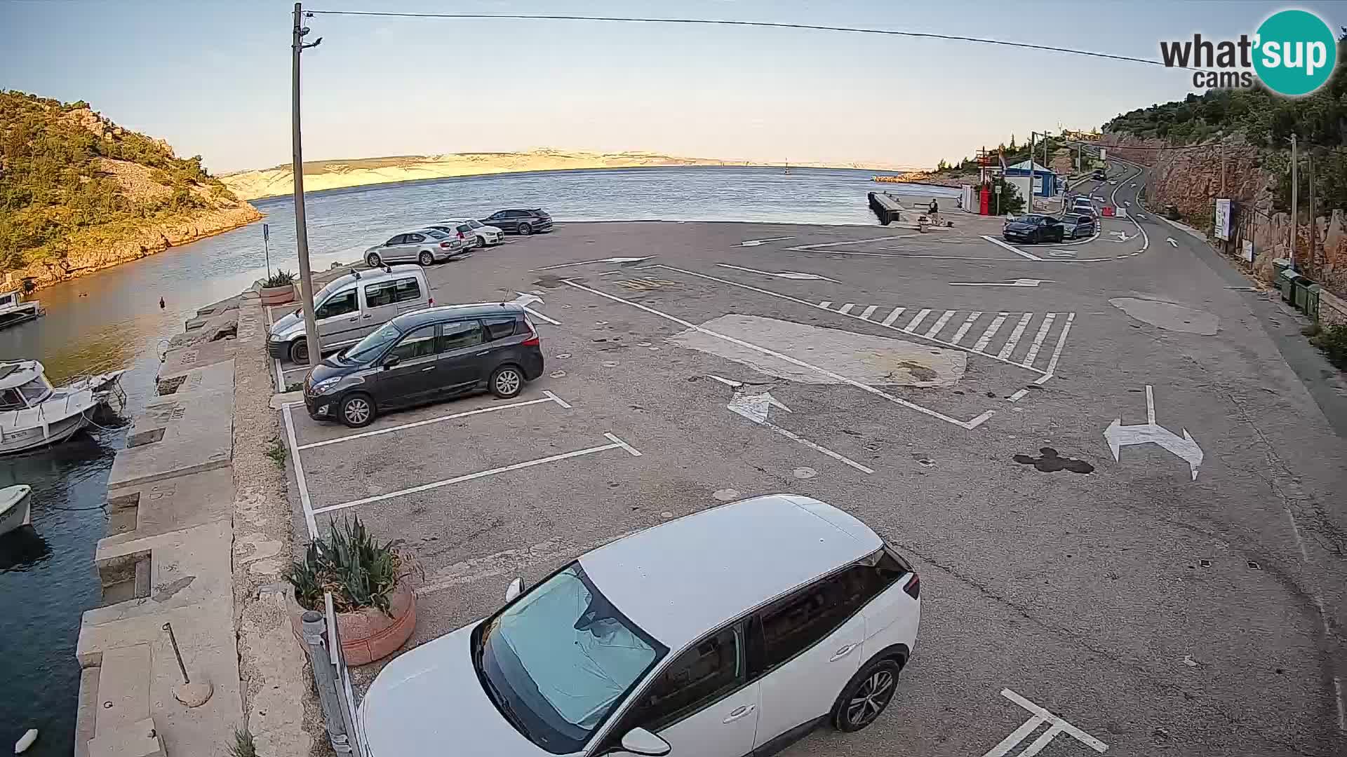 Webcam del puerto de ferris de Prizna – hacia la isla de Pag