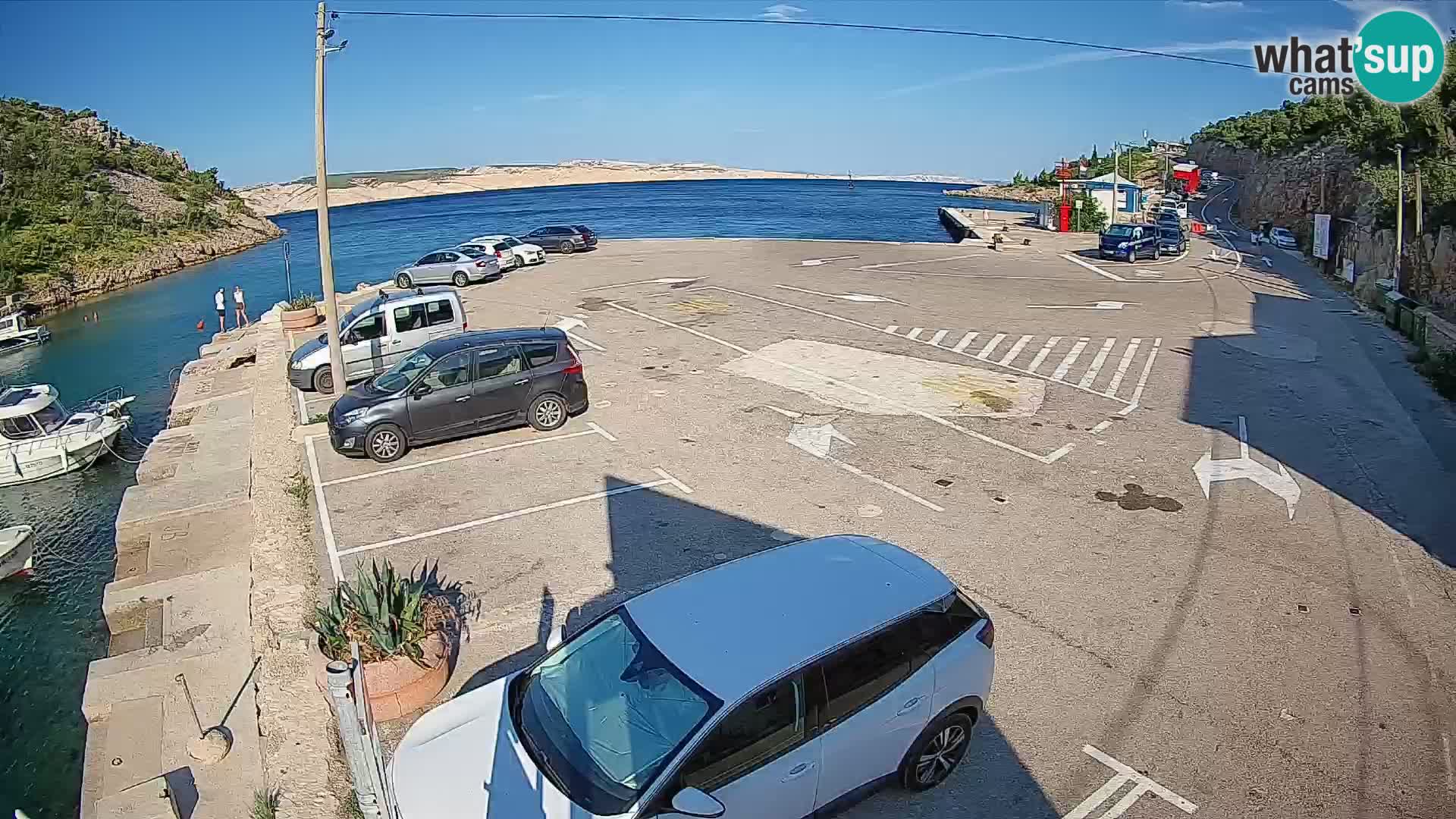 Spletna kamera trajektno pristanišče Prizna – proti otoku Pag