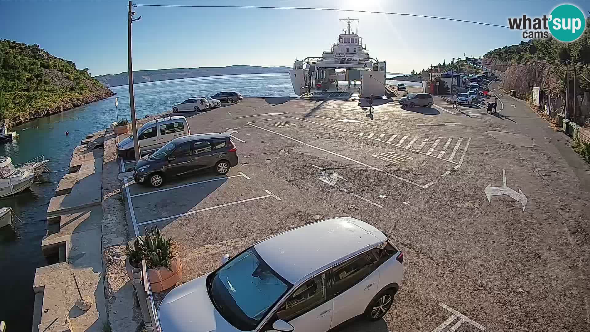 Webcam del puerto de ferris de Prizna – hacia la isla de Pag