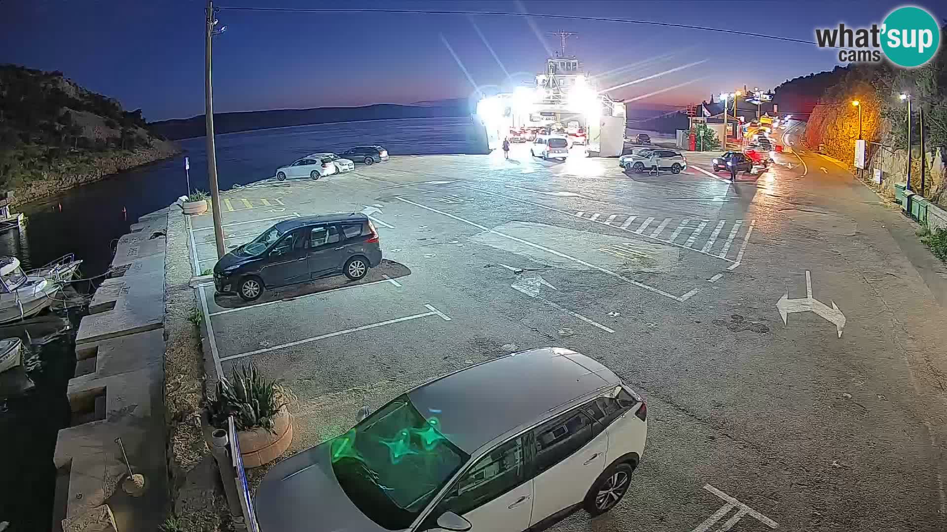 Webcam del puerto de ferris de Prizna – hacia la isla de Pag