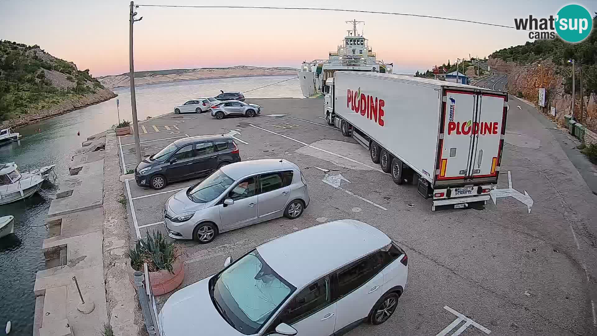 Webcam del puerto de ferris de Prizna – hacia la isla de Pag
