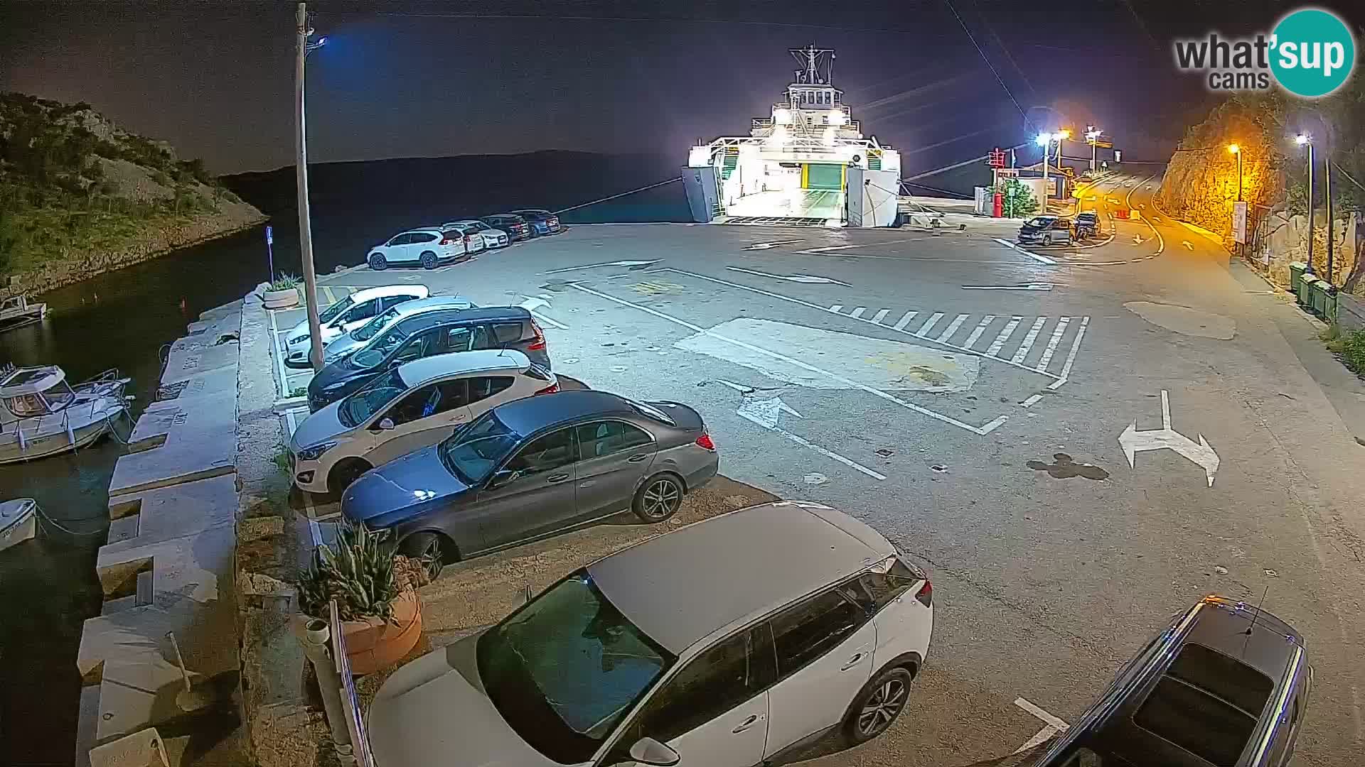 Spletna kamera trajektno pristanišče Prizna – proti otoku Pag