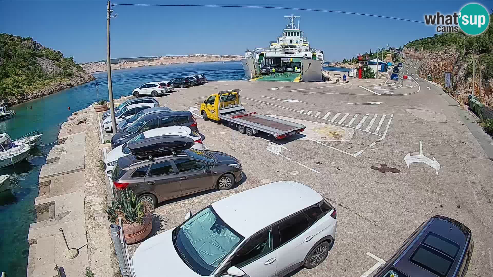 Spletna kamera trajektno pristanišče Prizna – proti otoku Pag
