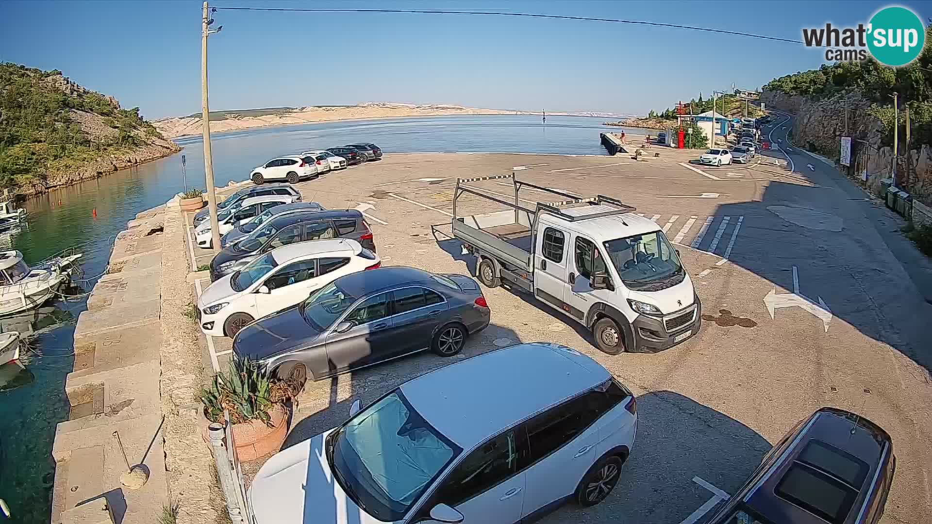 Webcam del puerto de ferris de Prizna – hacia la isla de Pag