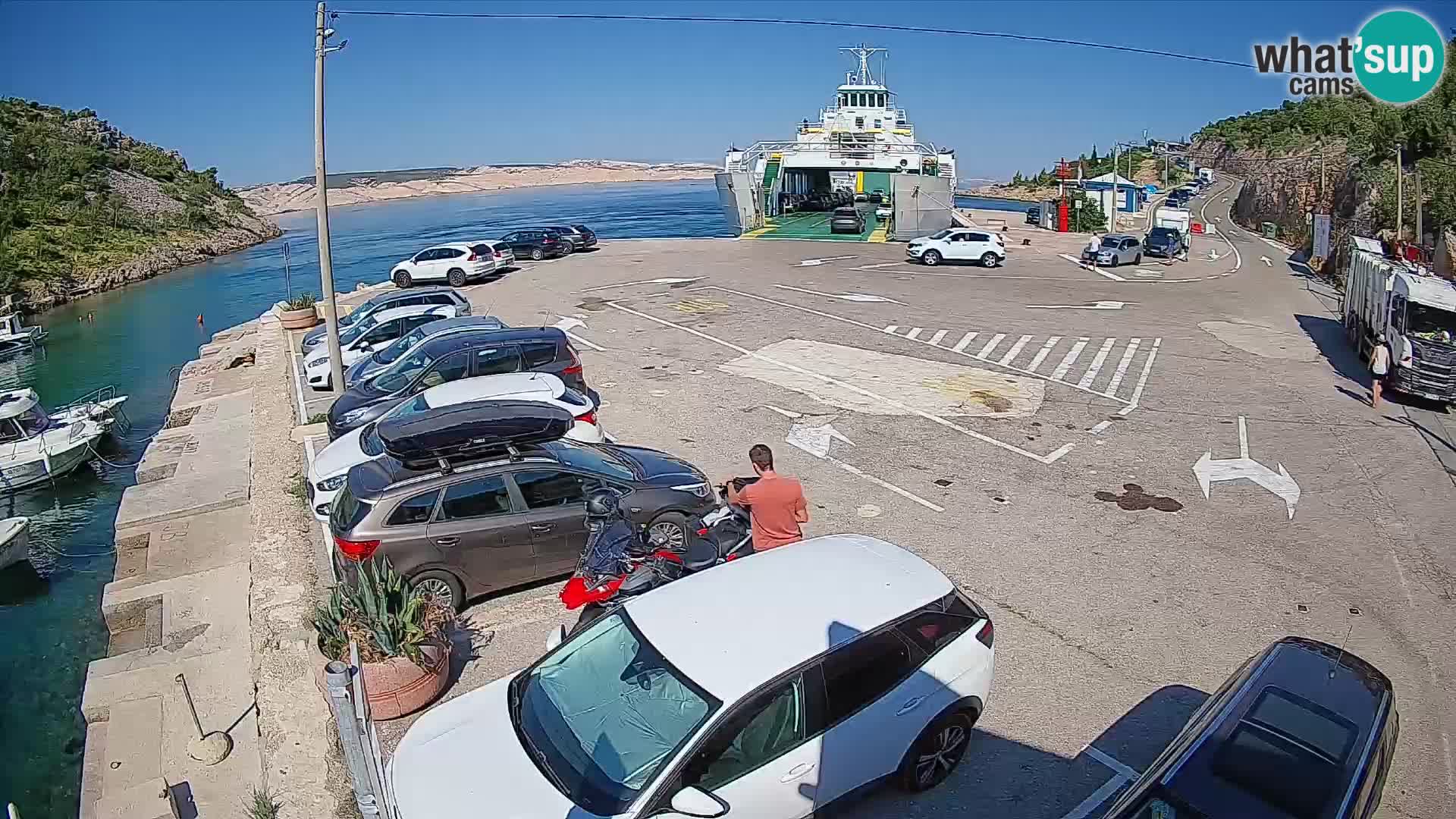 Webcam del puerto de ferris de Prizna – hacia la isla de Pag