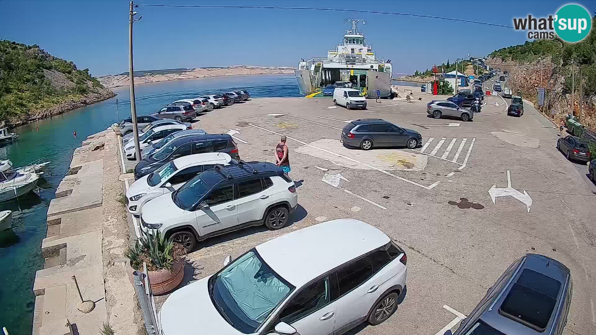 Spletna kamera trajektno pristanišče Prizna – proti otoku Pag