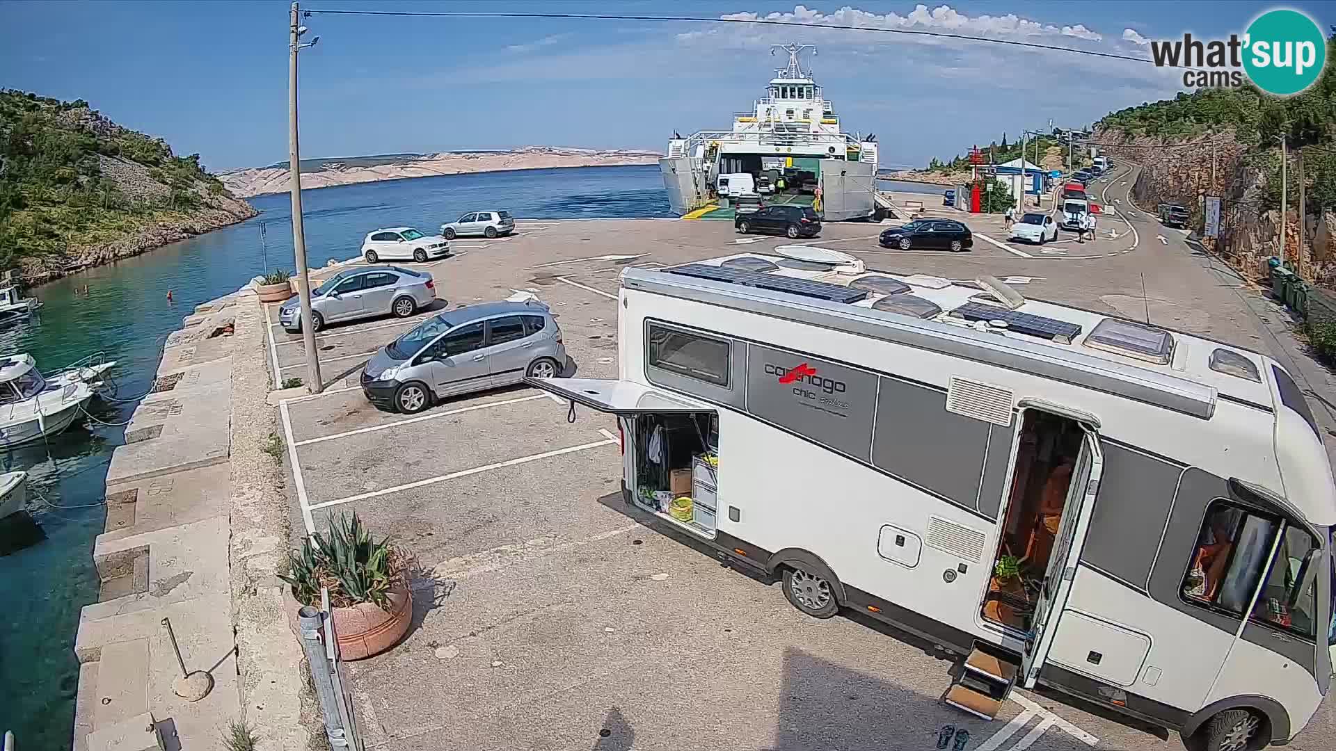 Webcam del puerto de ferris de Prizna – hacia la isla de Pag