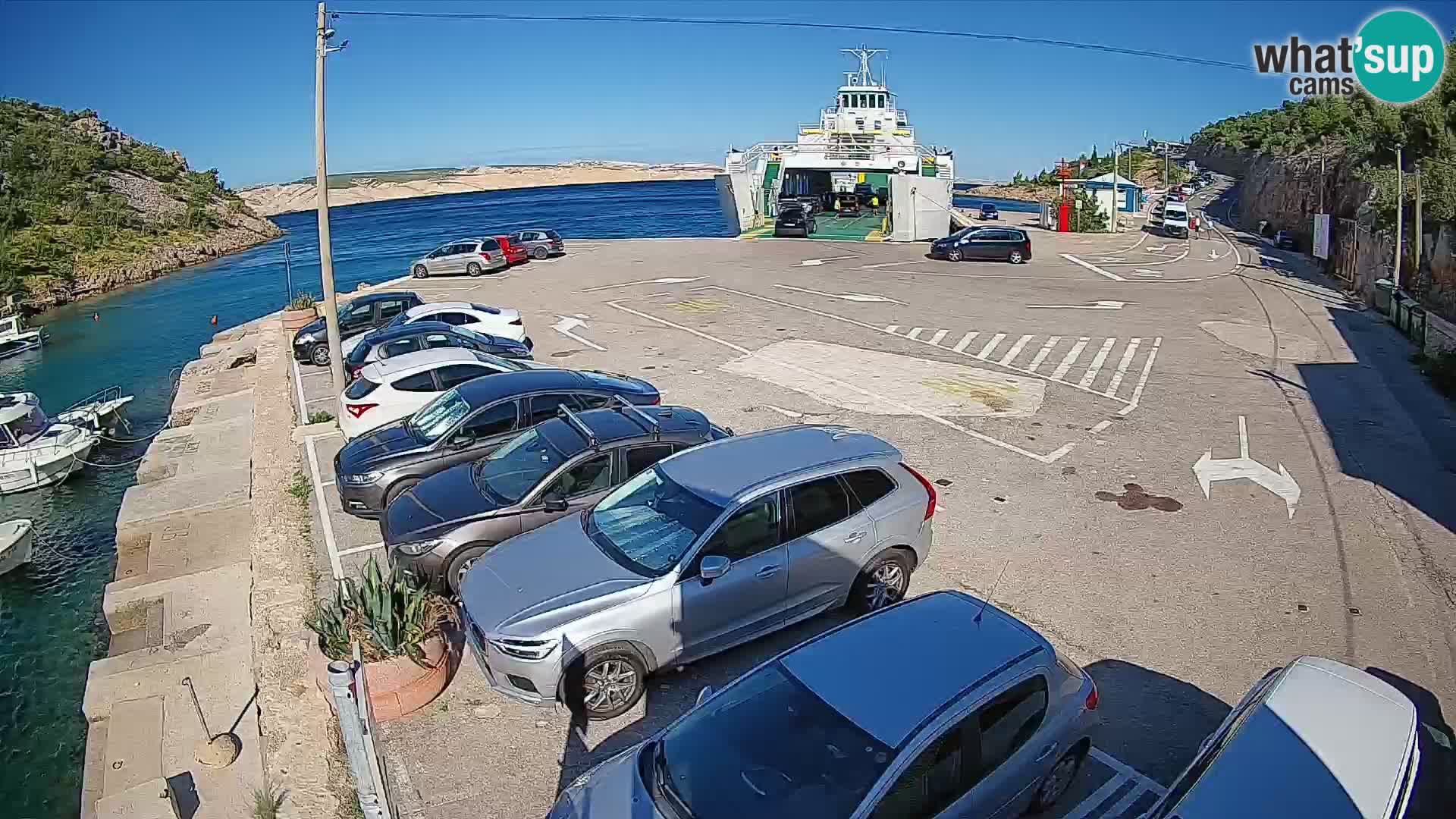 Spletna kamera trajektno pristanišče Prizna – proti otoku Pag