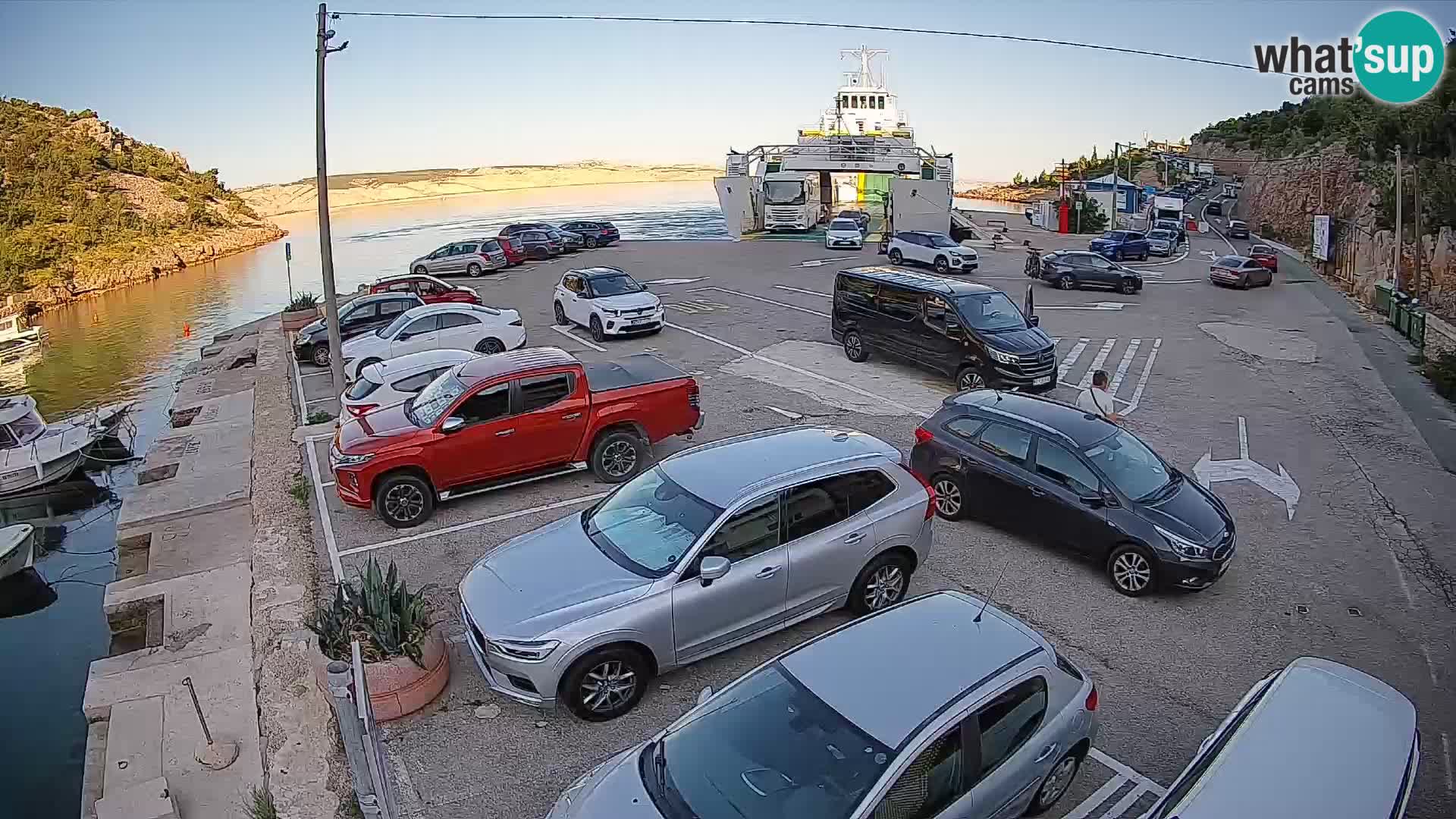 Webcam del puerto de ferris de Prizna – hacia la isla de Pag