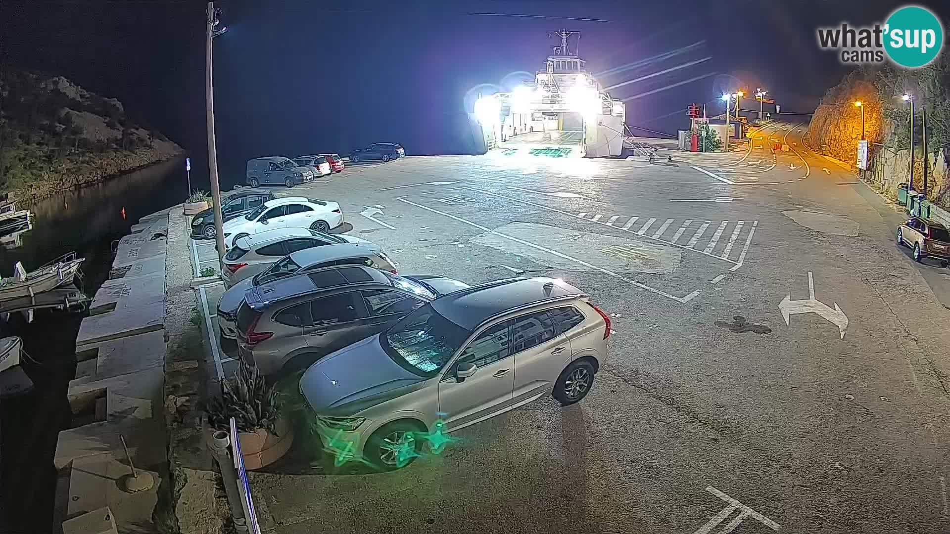 Spletna kamera trajektno pristanišče Prizna – proti otoku Pag