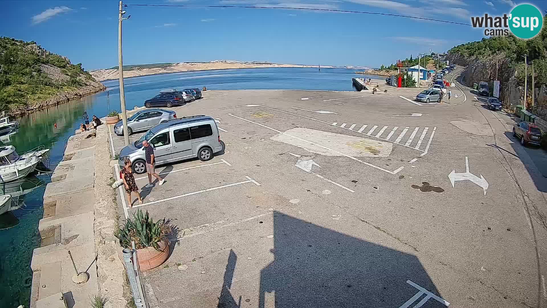 Spletna kamera trajektno pristanišče Prizna – proti otoku Pag