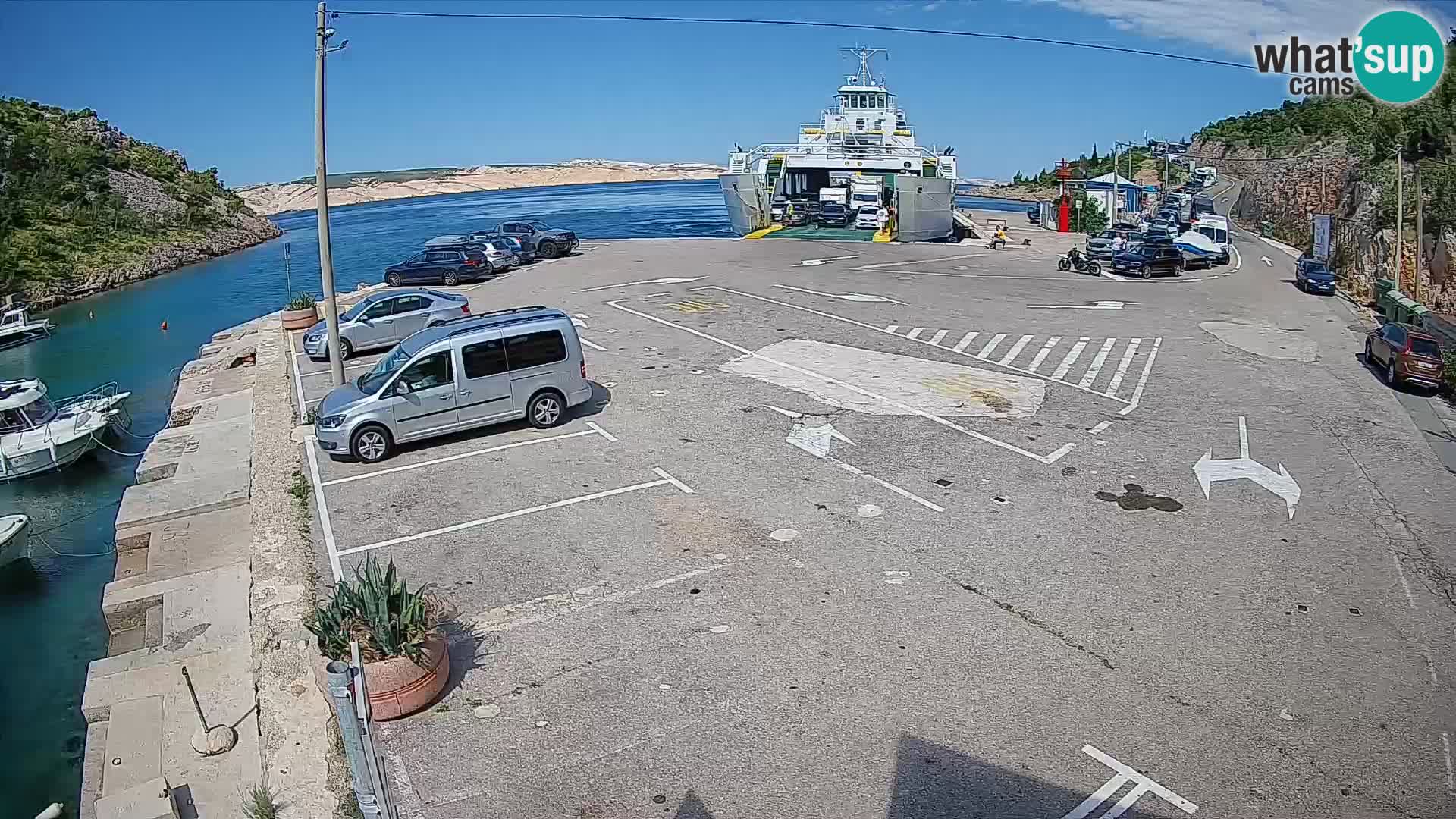 Spletna kamera trajektno pristanišče Prizna – proti otoku Pag