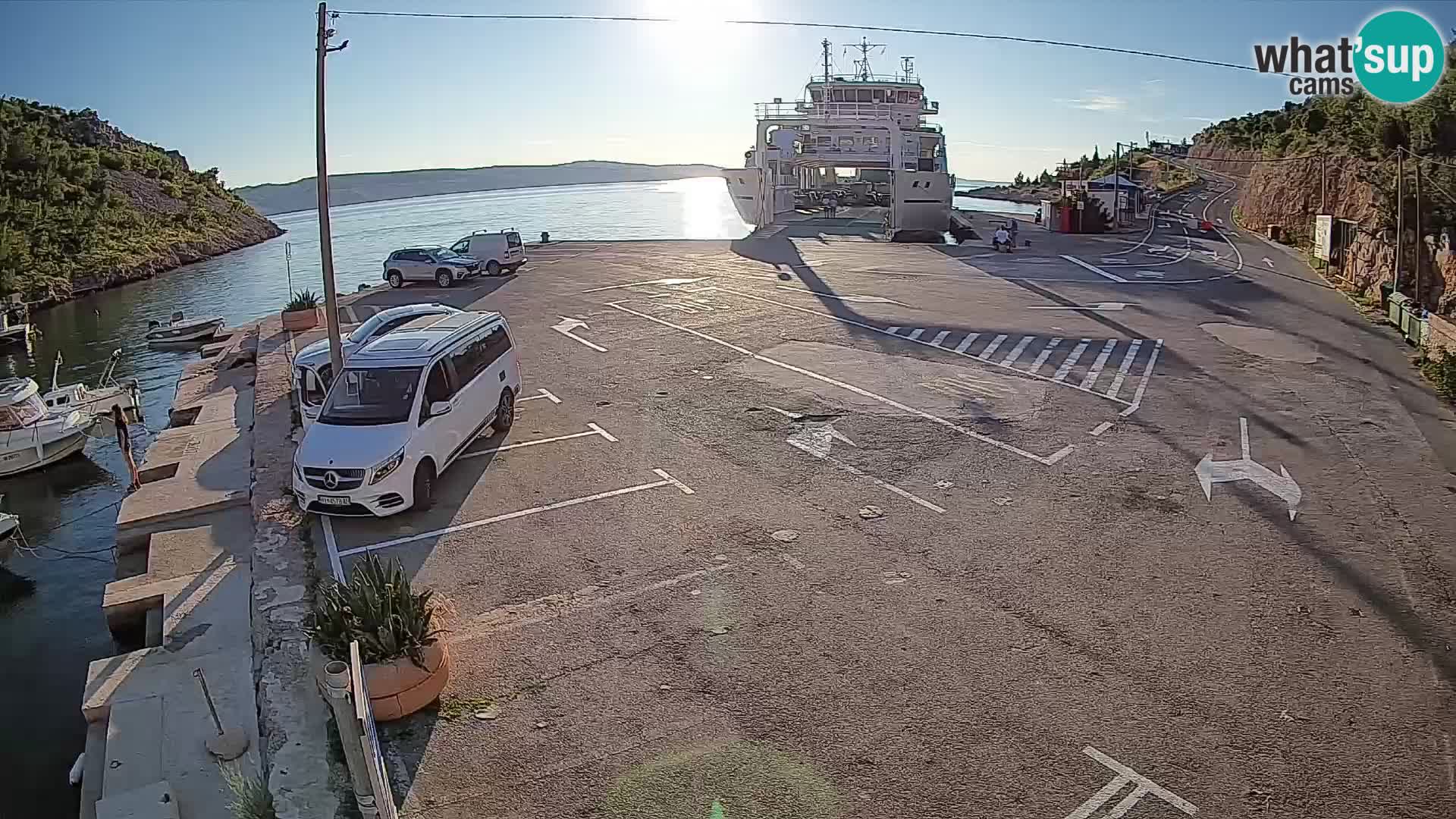 Webcam del puerto de ferris de Prizna – hacia la isla de Pag