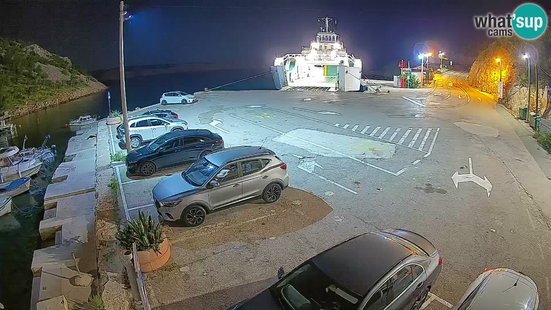 Spletna kamera trajektno pristanišče Prizna – proti otoku Pag