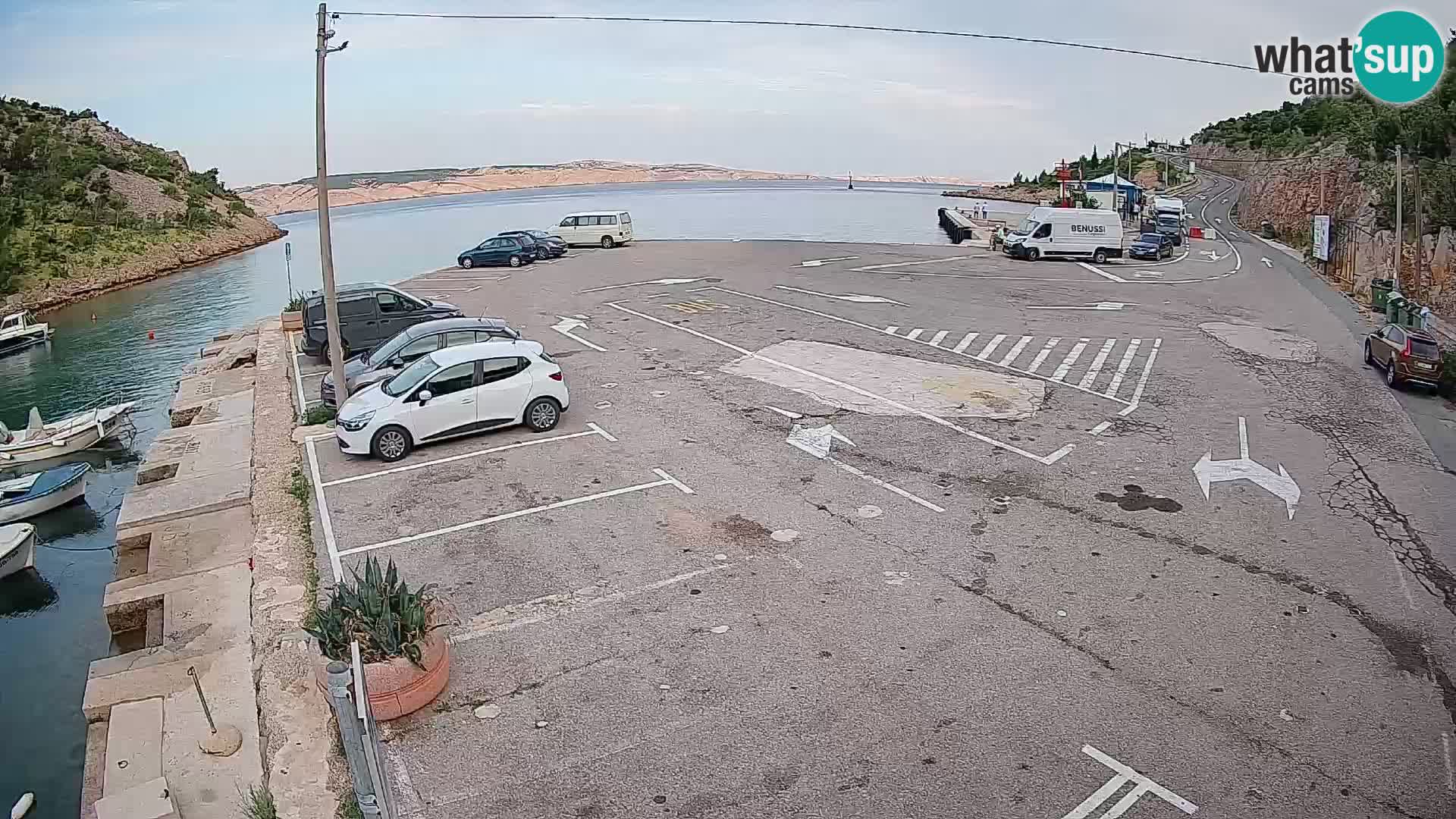 Webcam del puerto de ferris de Prizna – hacia la isla de Pag