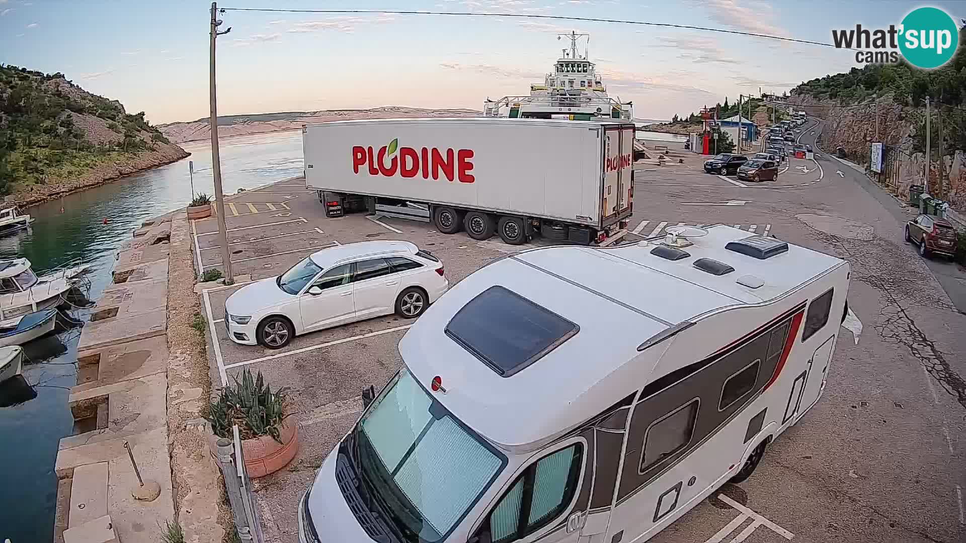 Webcam del puerto de ferris de Prizna – hacia la isla de Pag