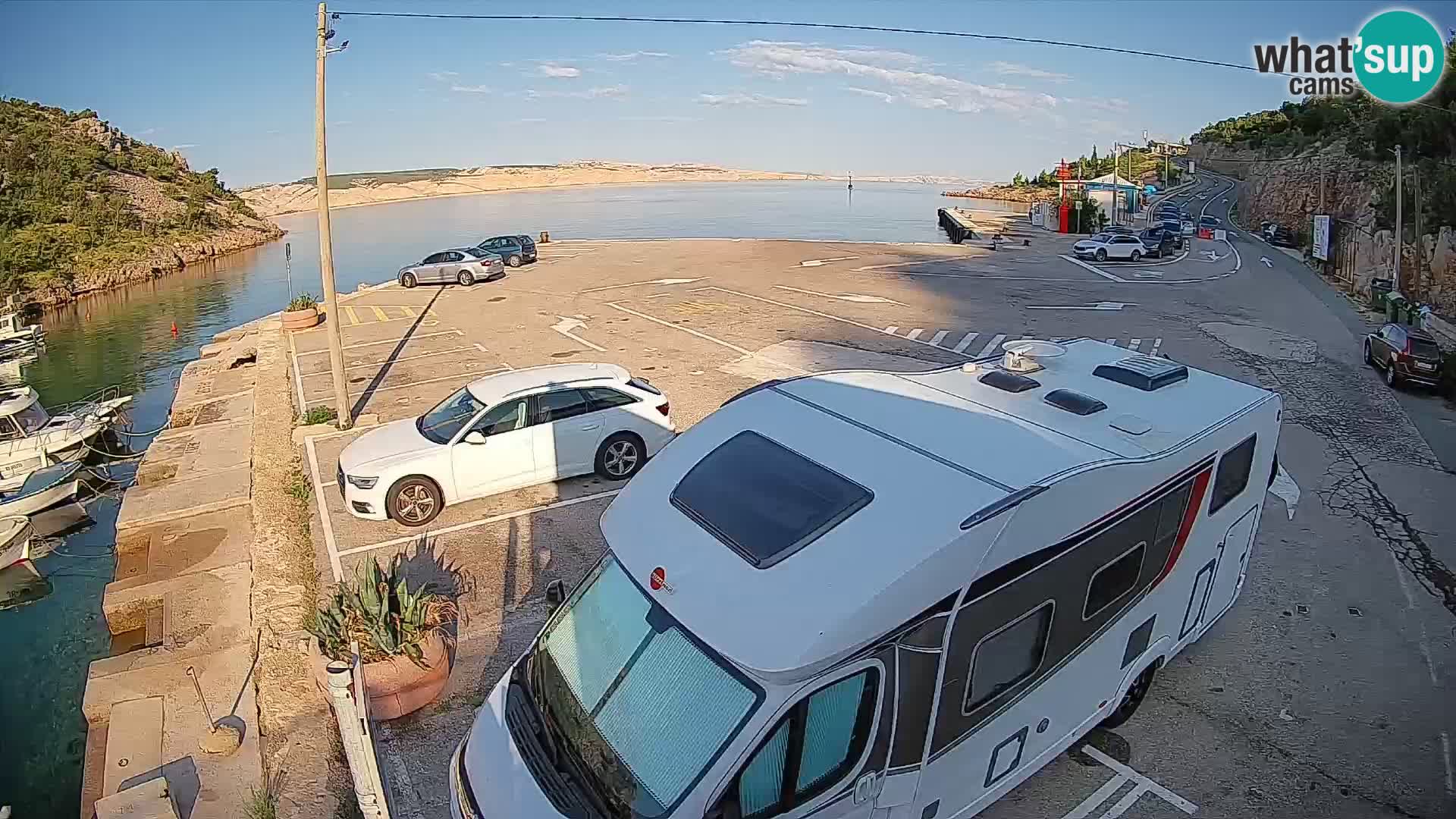 Webcam del puerto de ferris de Prizna – hacia la isla de Pag