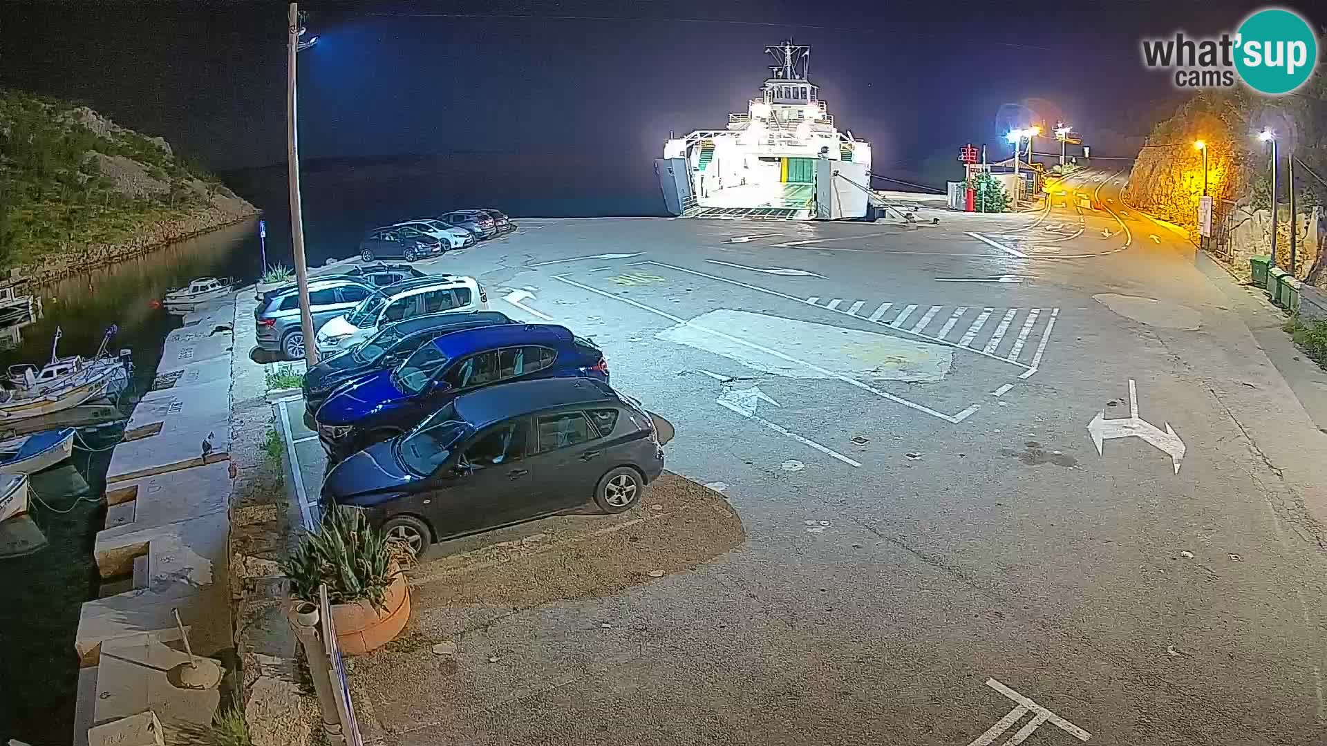 Spletna kamera trajektno pristanišče Prizna – proti otoku Pag
