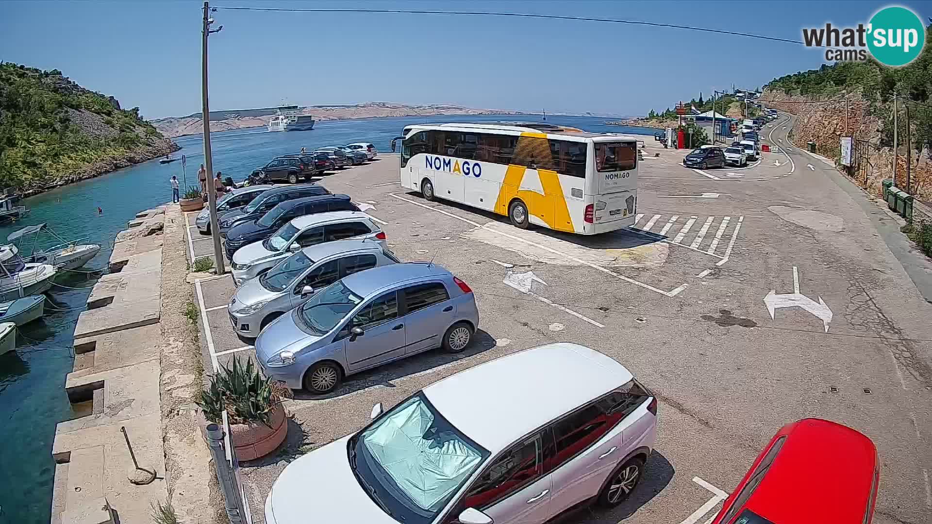 Spletna kamera trajektno pristanišče Prizna – proti otoku Pag