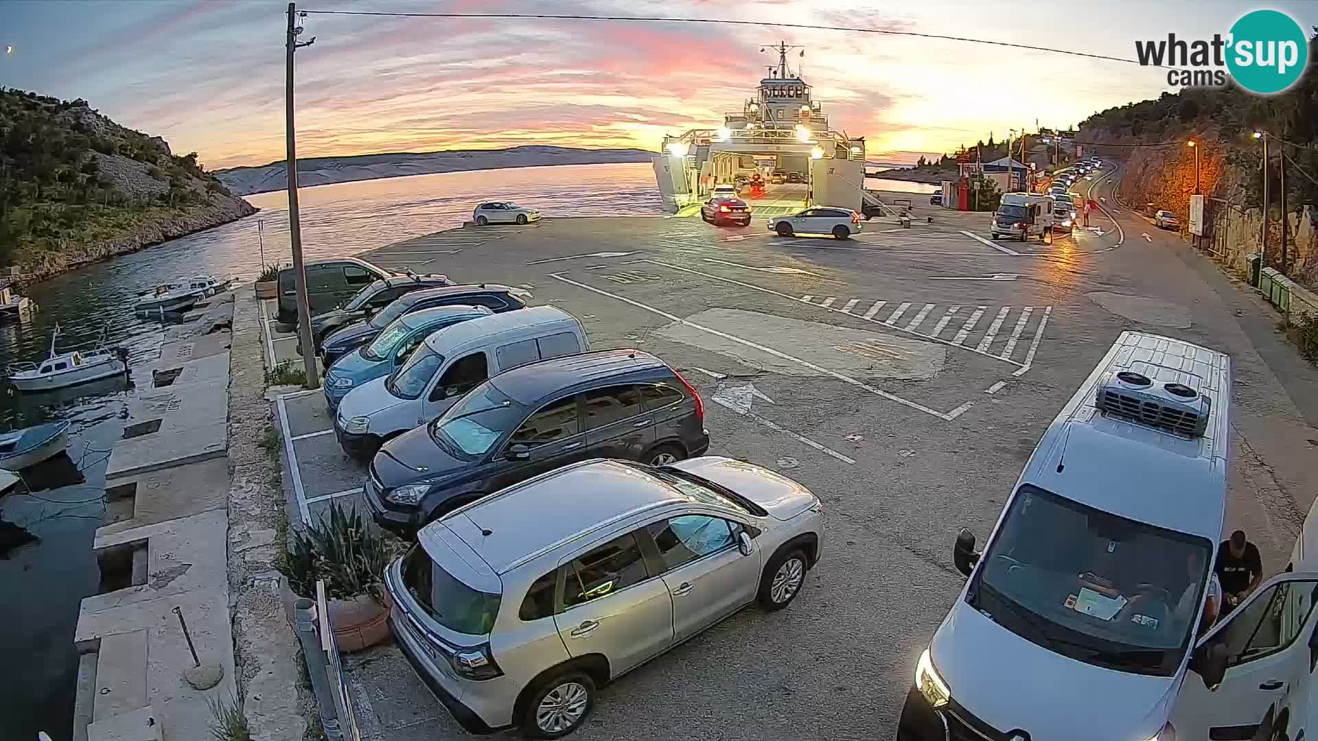 Webcam del puerto de ferris de Prizna – hacia la isla de Pag