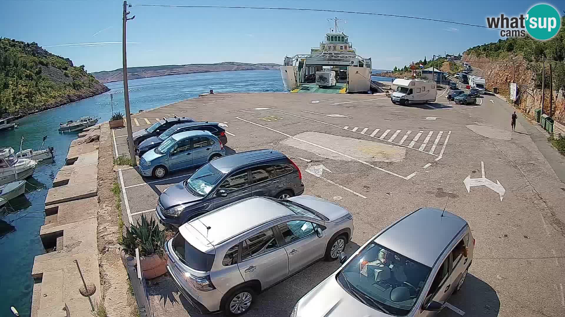 Spletna kamera trajektno pristanišče Prizna – proti otoku Pag