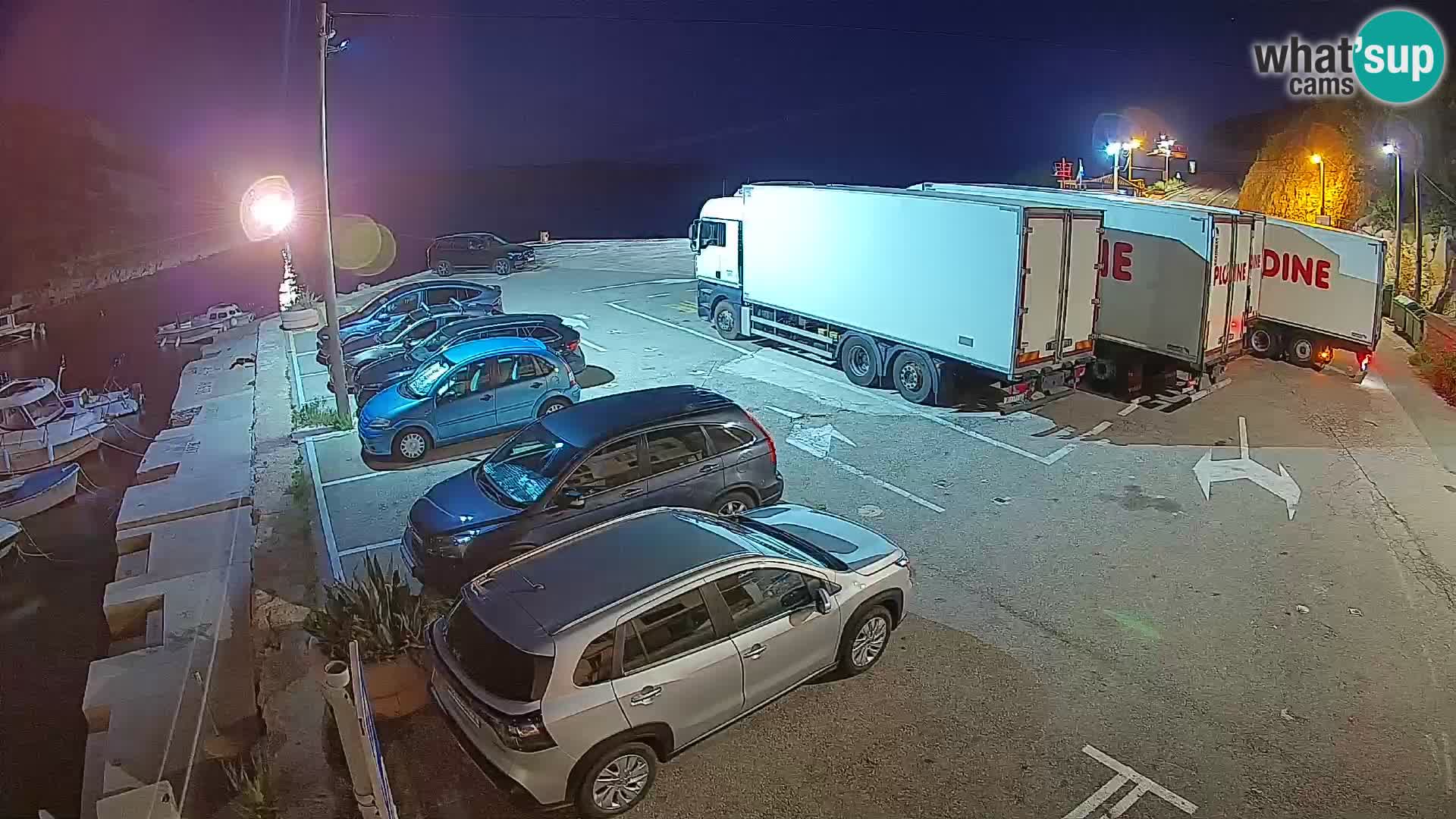 Spletna kamera trajektno pristanišče Prizna – proti otoku Pag