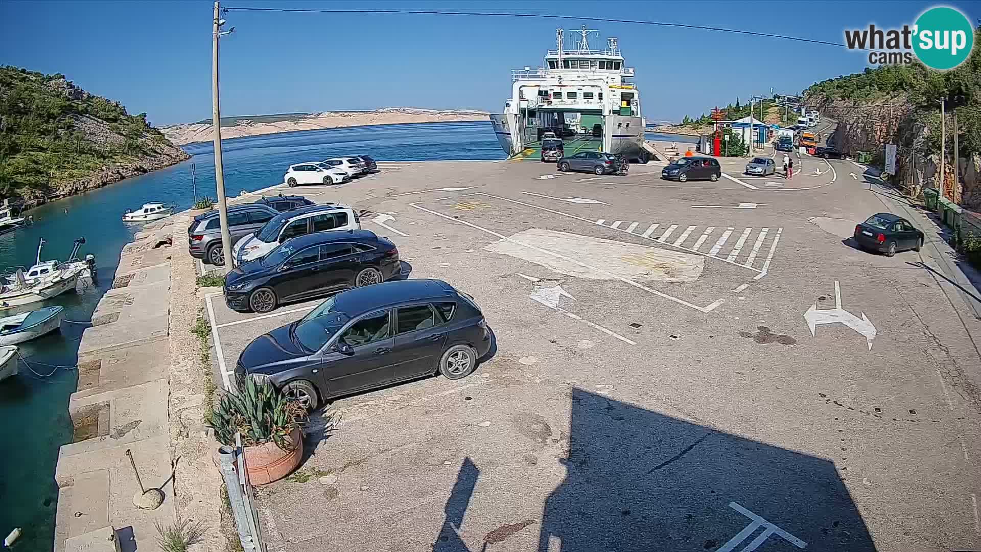 Webcam del puerto de ferris de Prizna – hacia la isla de Pag