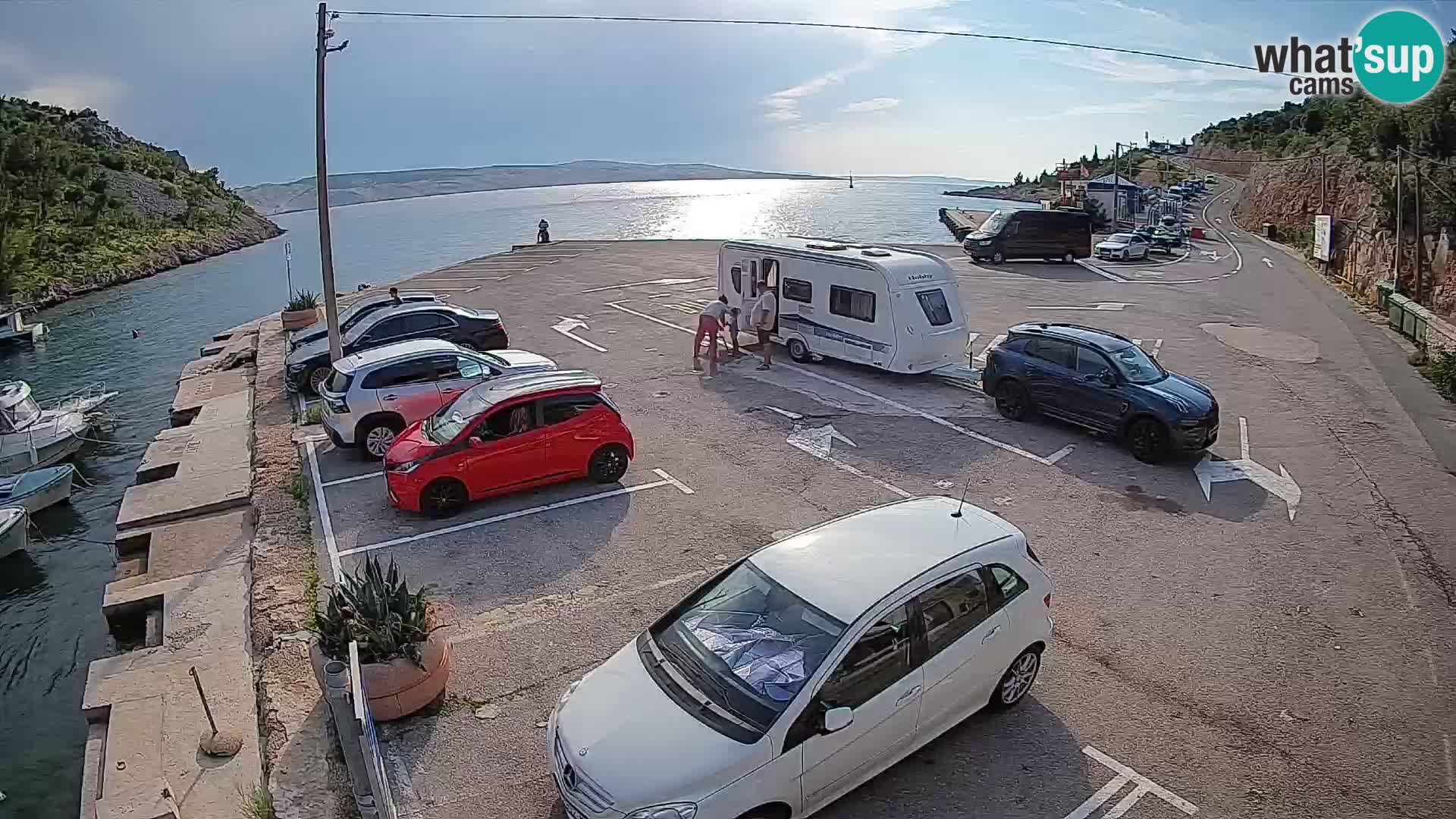 Webcam del puerto de ferris de Prizna – hacia la isla de Pag