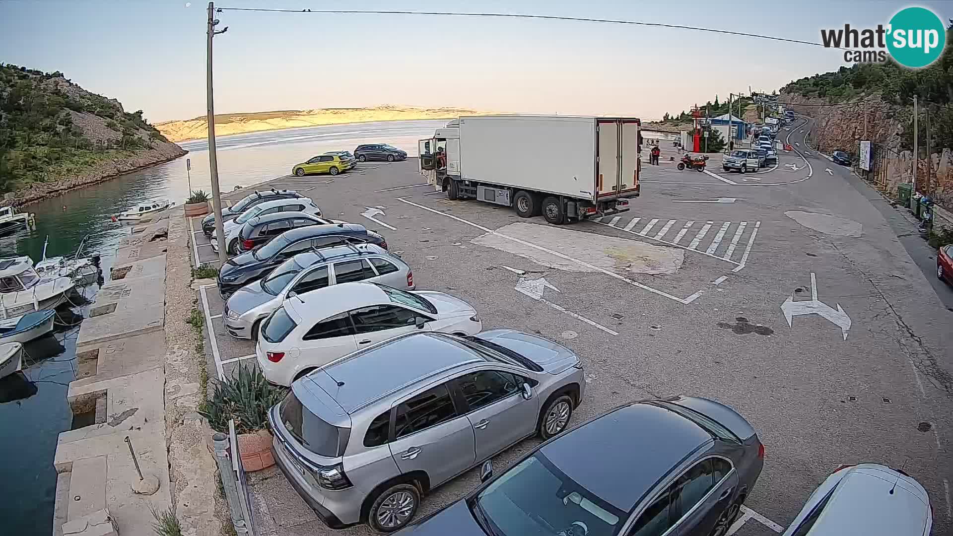 Webcam del puerto de ferris de Prizna – hacia la isla de Pag