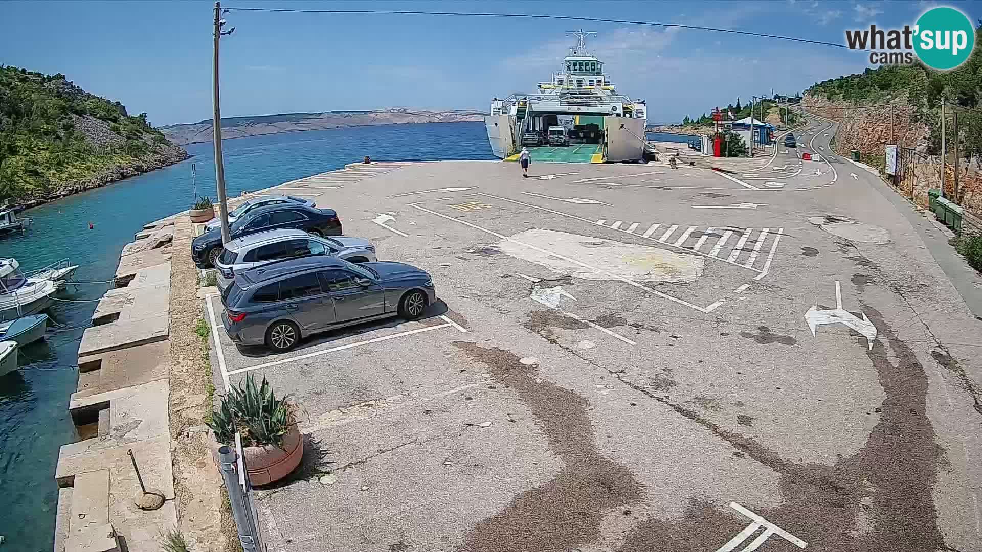 Spletna kamera trajektno pristanišče Prizna – proti otoku Pag