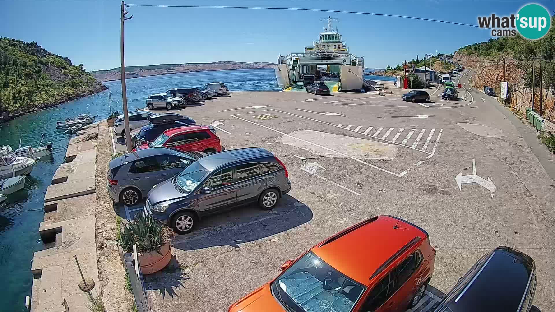 Spletna kamera trajektno pristanišče Prizna – proti otoku Pag