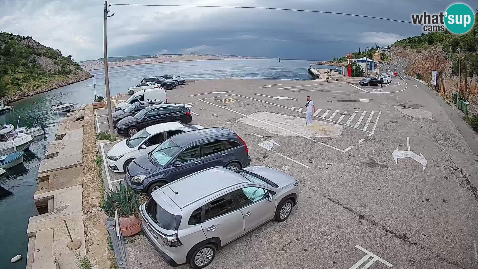 Spletna kamera trajektno pristanišče Prizna – proti otoku Pag