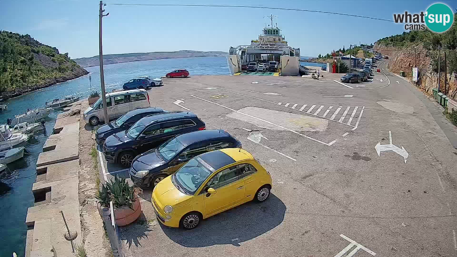 Spletna kamera trajektno pristanišče Prizna – proti otoku Pag
