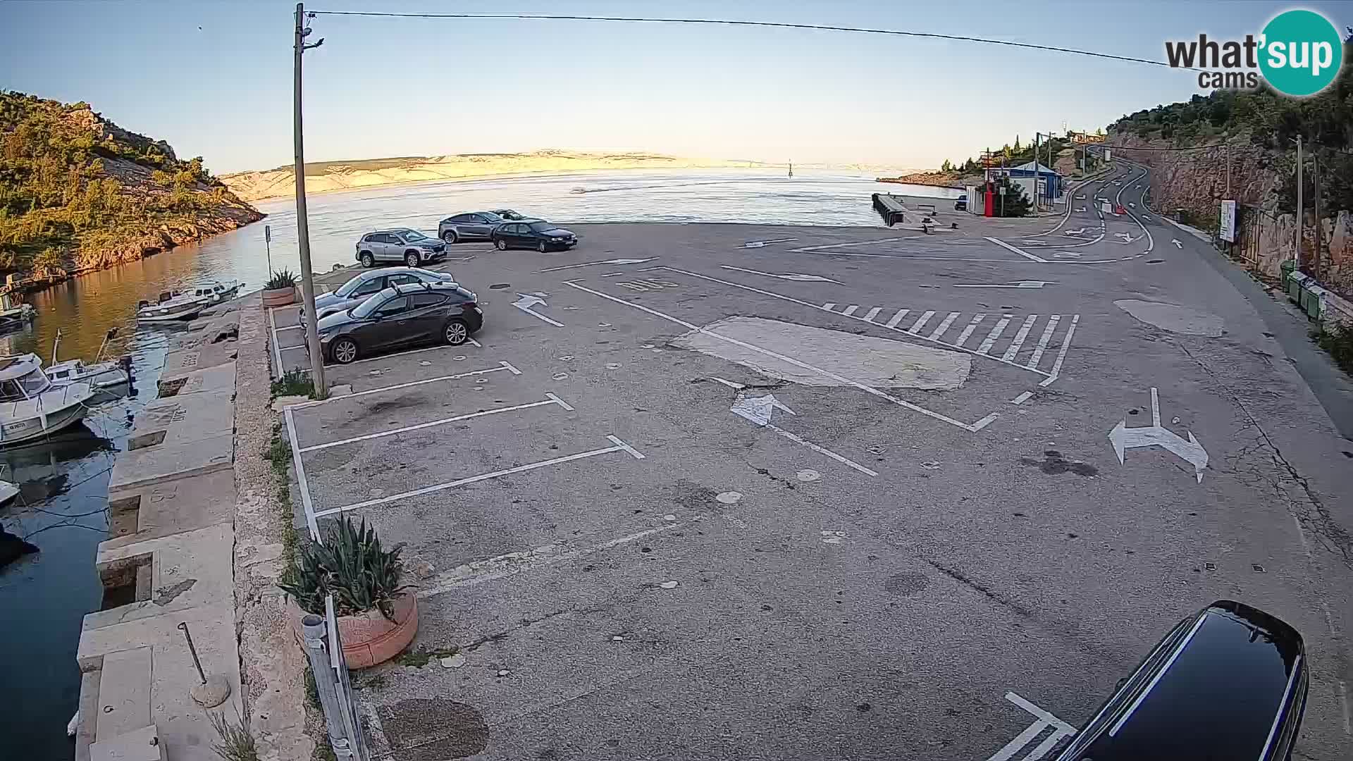 Webcam del puerto de ferris de Prizna – hacia la isla de Pag