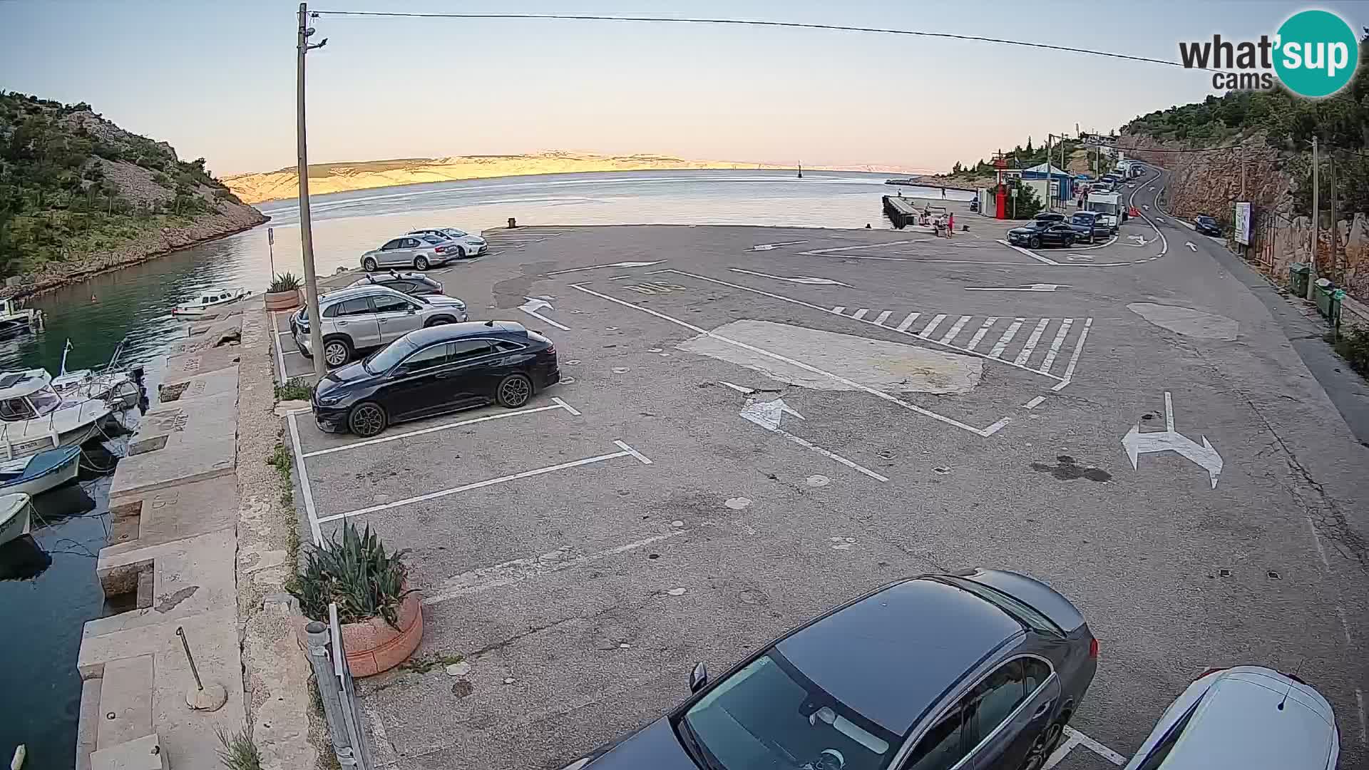Webcam del puerto de ferris de Prizna – hacia la isla de Pag