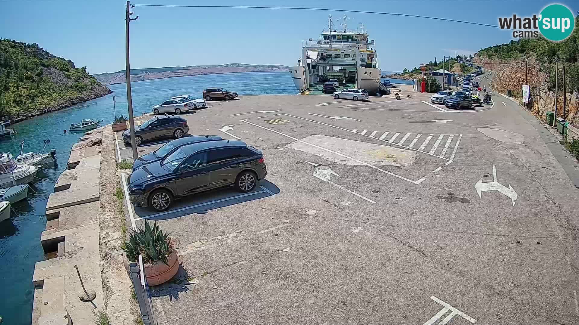 Spletna kamera trajektno pristanišče Prizna – proti otoku Pag