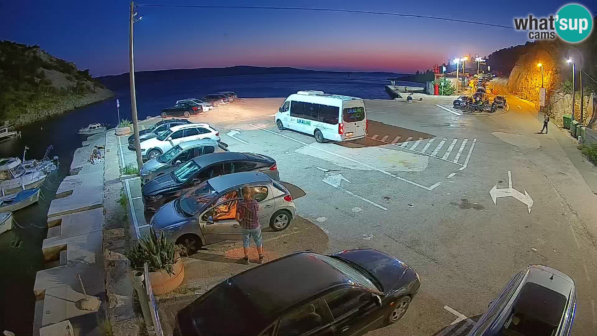 Spletna kamera trajektno pristanišče Prizna – proti otoku Pag