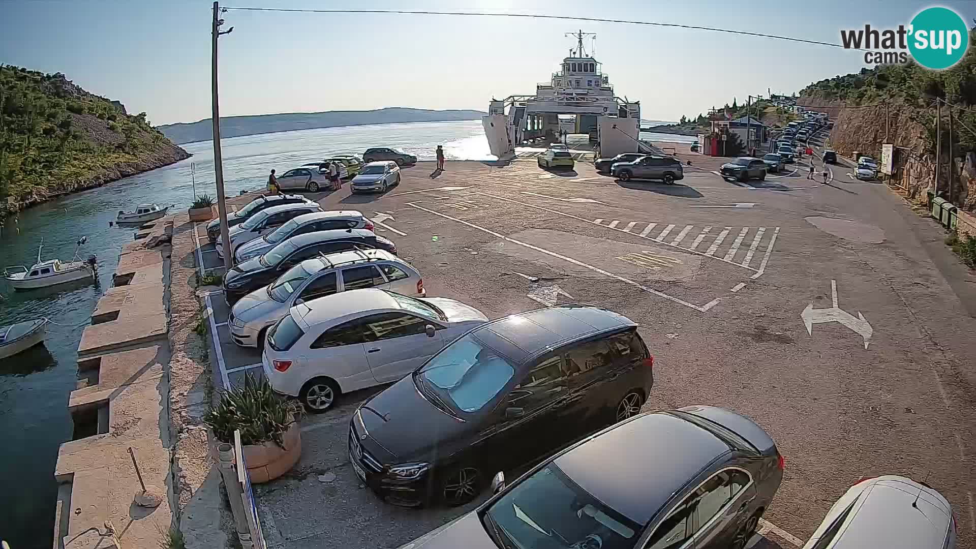 Webcam del puerto de ferris de Prizna – hacia la isla de Pag