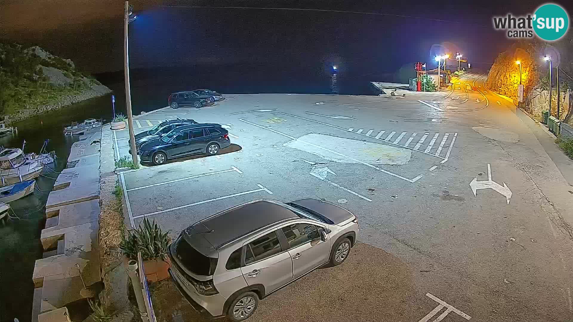 Spletna kamera trajektno pristanišče Prizna – proti otoku Pag