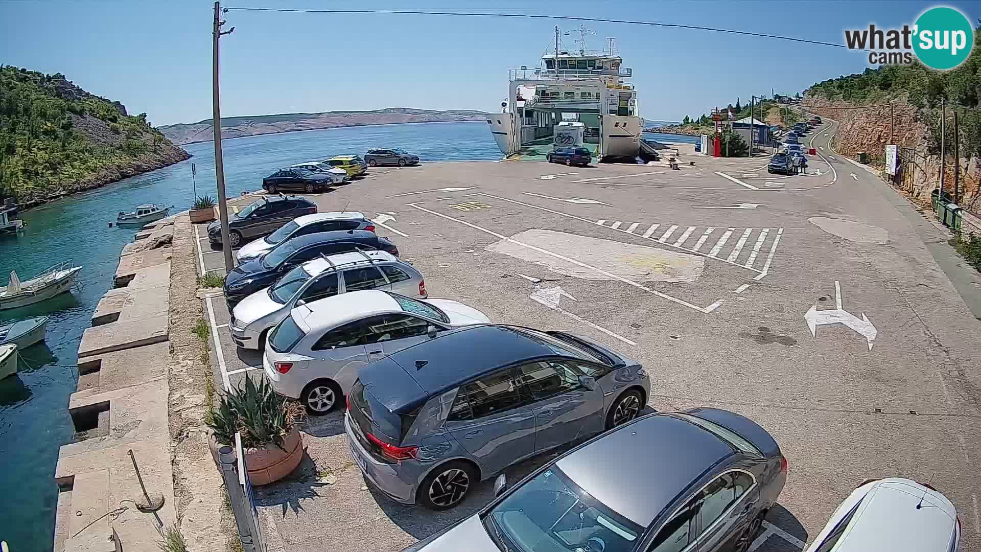 Spletna kamera trajektno pristanišče Prizna – proti otoku Pag